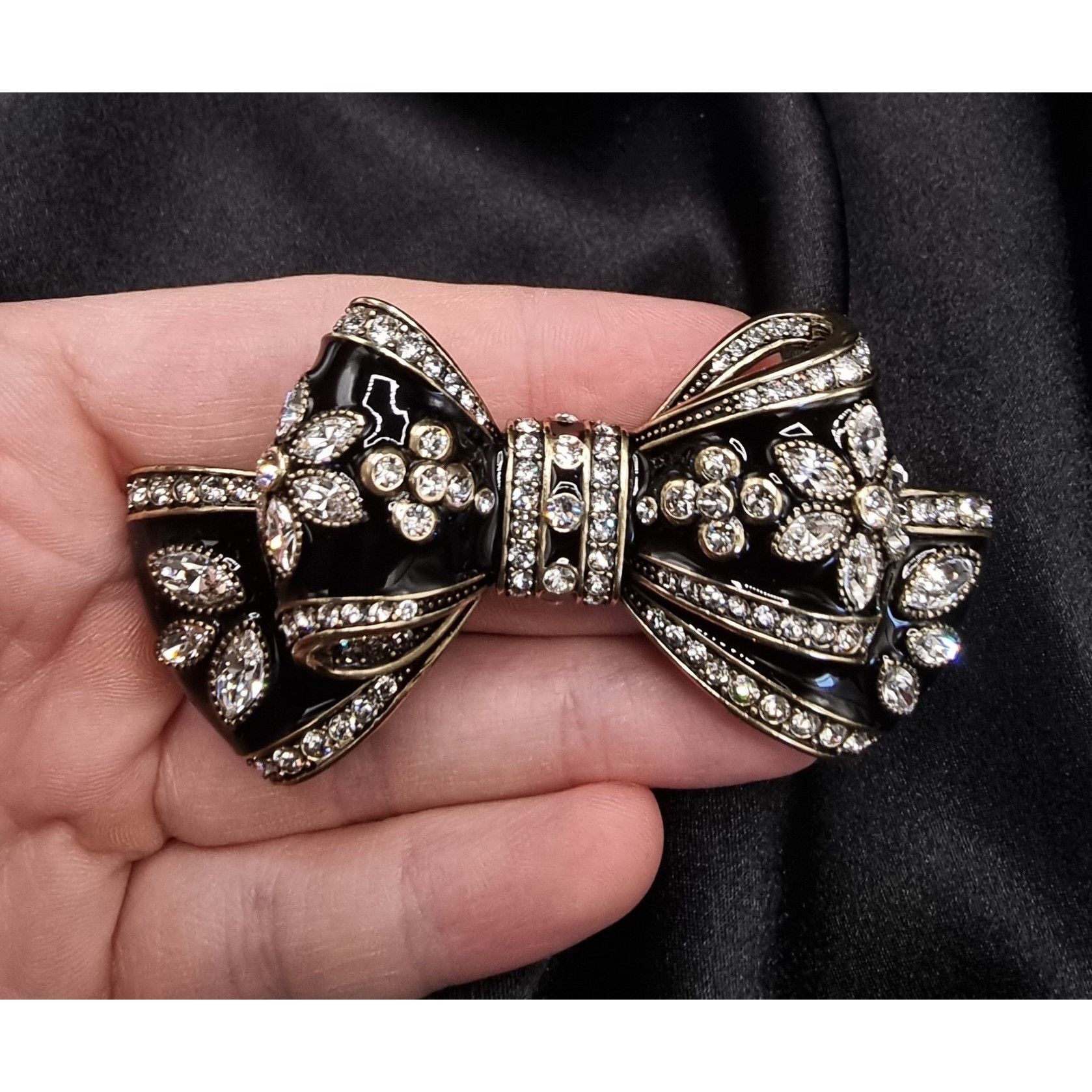 Vintage Heidi Daus Black & Crystal Rhinestone Floral Bow Brooch Pin Size ONE SIZE - 3 Thumbnail