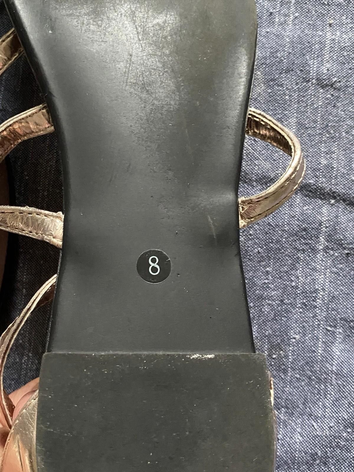 The Unbranded Brand Women’s Gold Flip Flops Sandals Size 8 Size US 8 / IT 38 - 2 Thumbnail