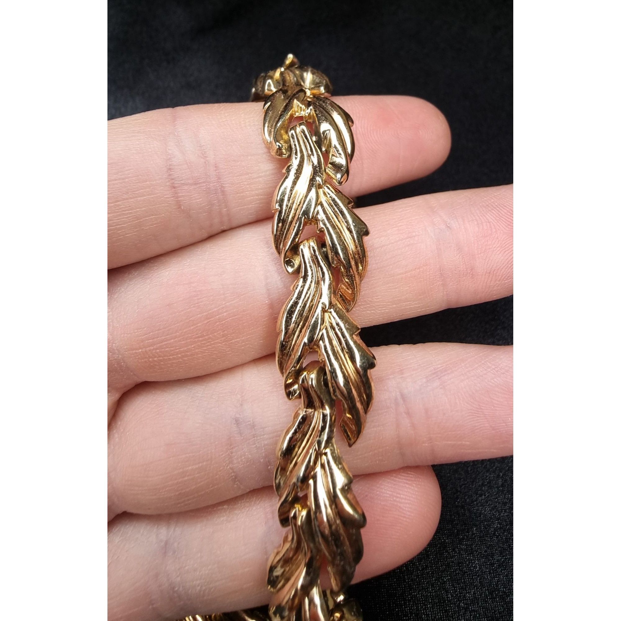 Vintage Vintage TRIFARI 1950s Gold-Tone Necklace With Textured Leaf Size ONE SIZE - 3 Thumbnail