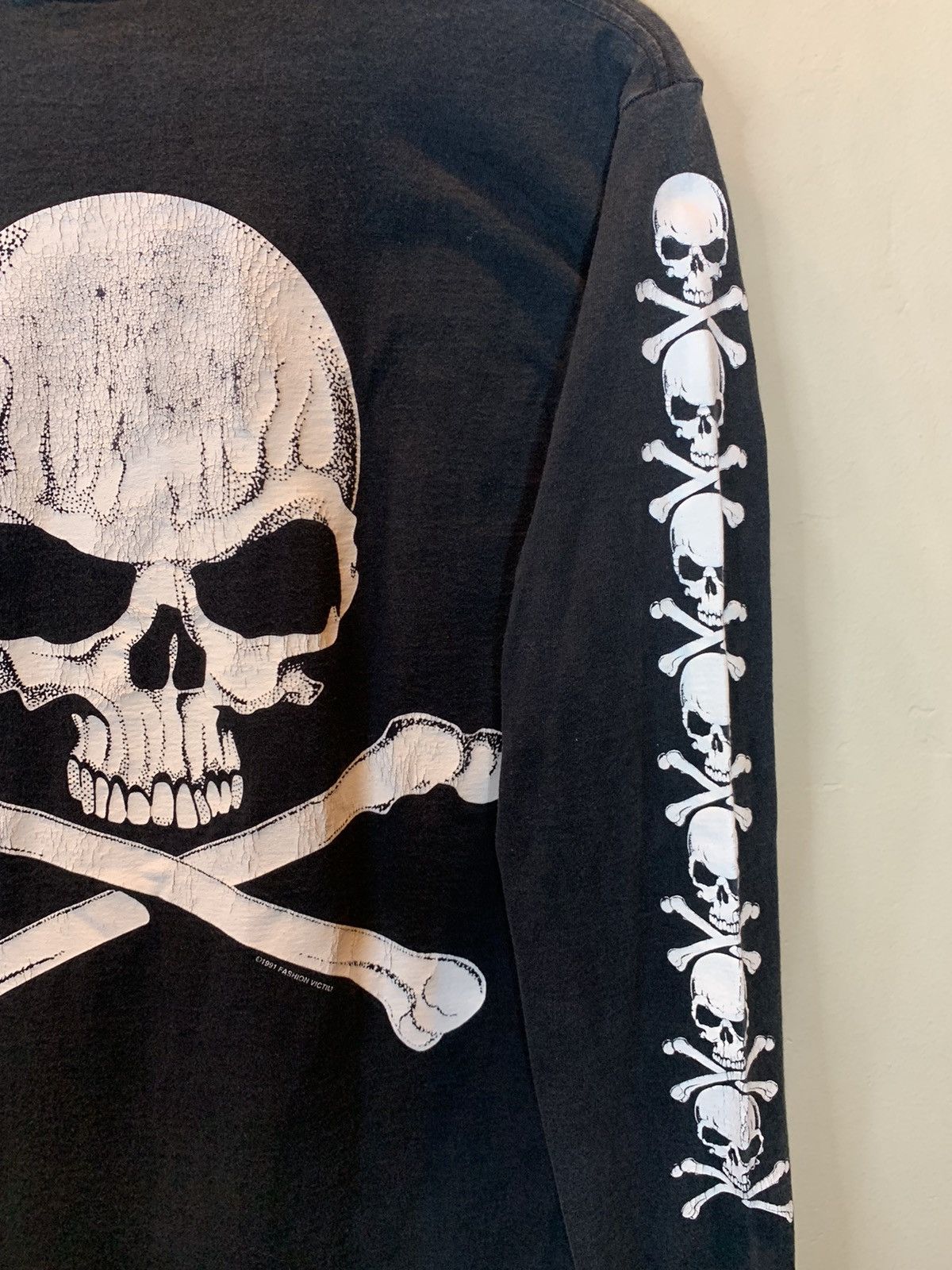 Fashion Victim *RARE* Vintage 1991 Fashion Victim Skull Crossbones LS Shirt Size US M / EU 48-50 / 2 - 5 Thumbnail