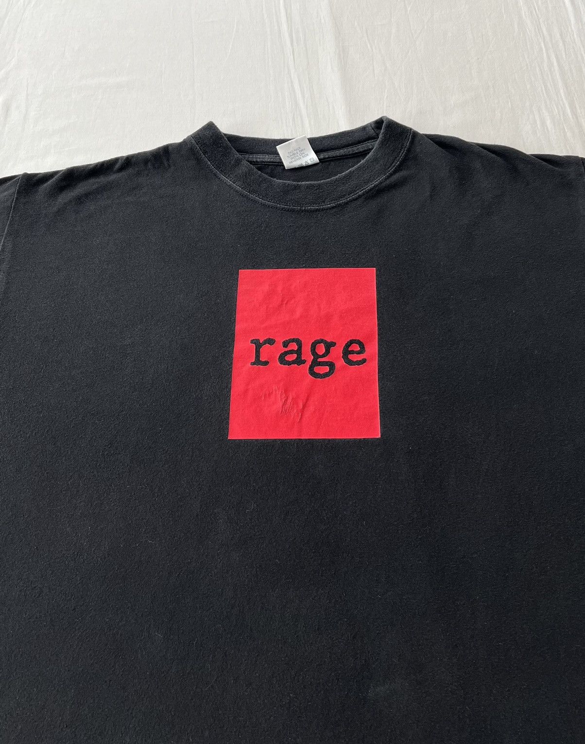 Band Tees Vintage 90s Rage Against the Machine Guerrilla Radio T-shirt Size US XL / EU 56 / 4 - 5 Thumbnail