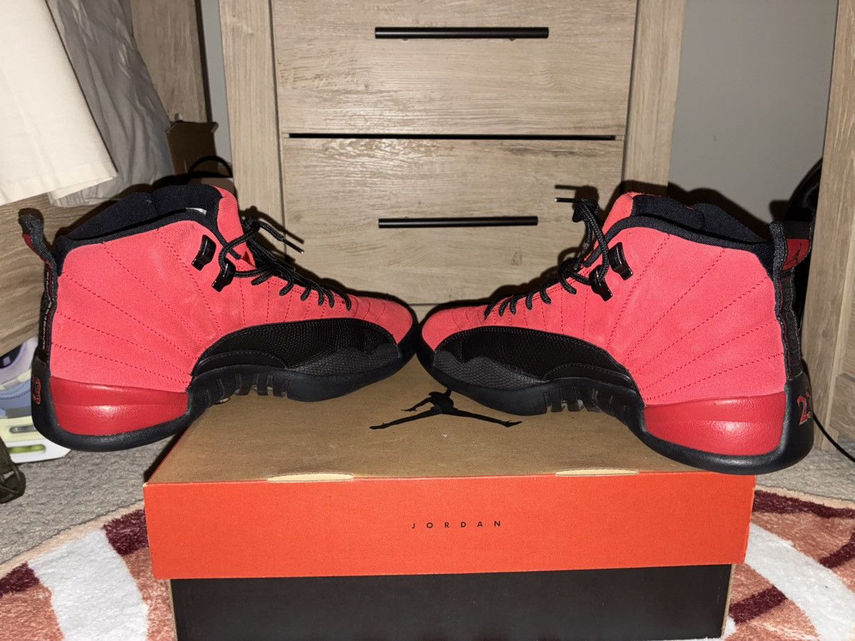Jordan Brand Jordan 12 reverse flu game Size US 10 / EU 43 - 5 Thumbnail