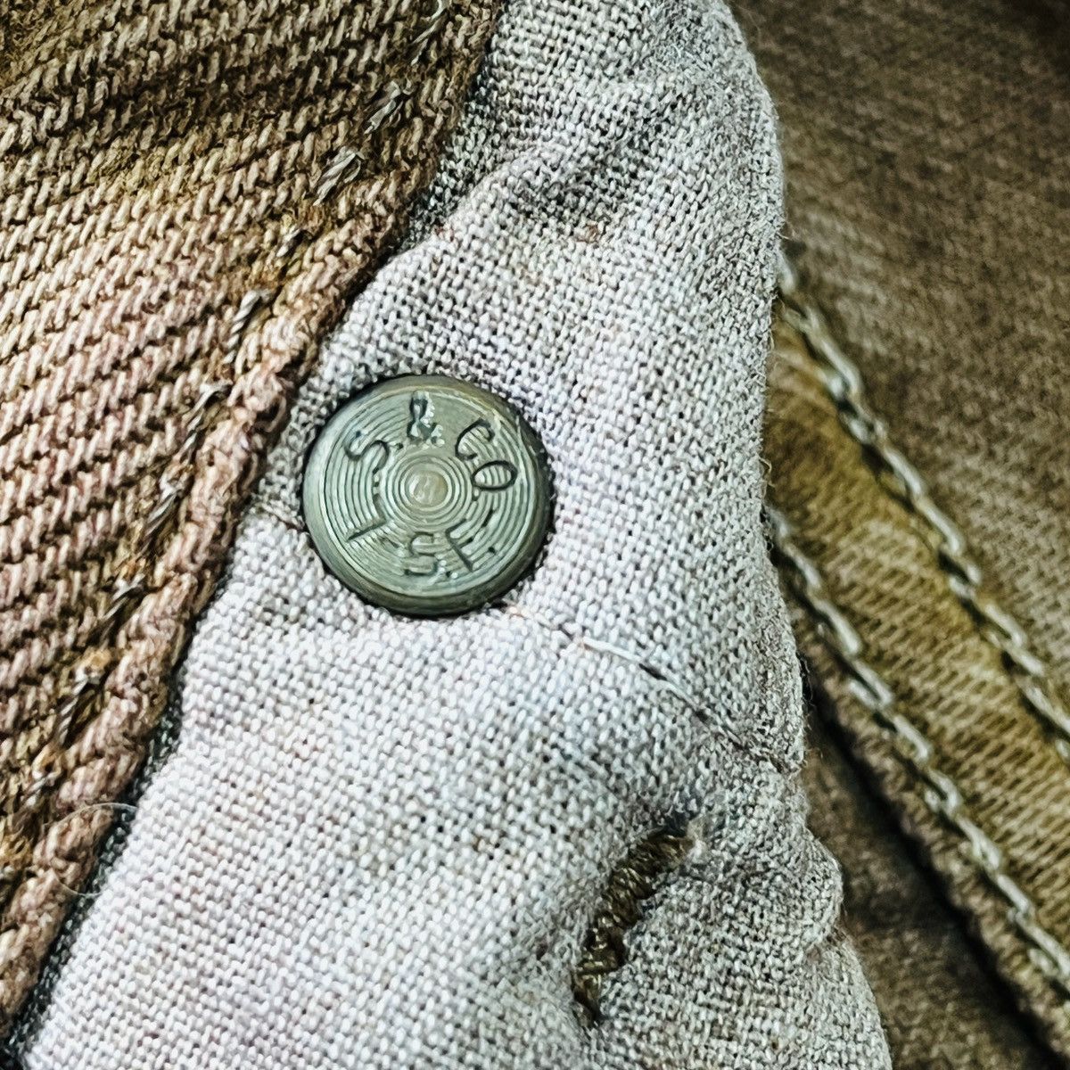 Levi's Vintage Clothing Distressed Vintage Levis 501 Buttonfly Faded Jeans Size US 29 - 18 Thumbnail