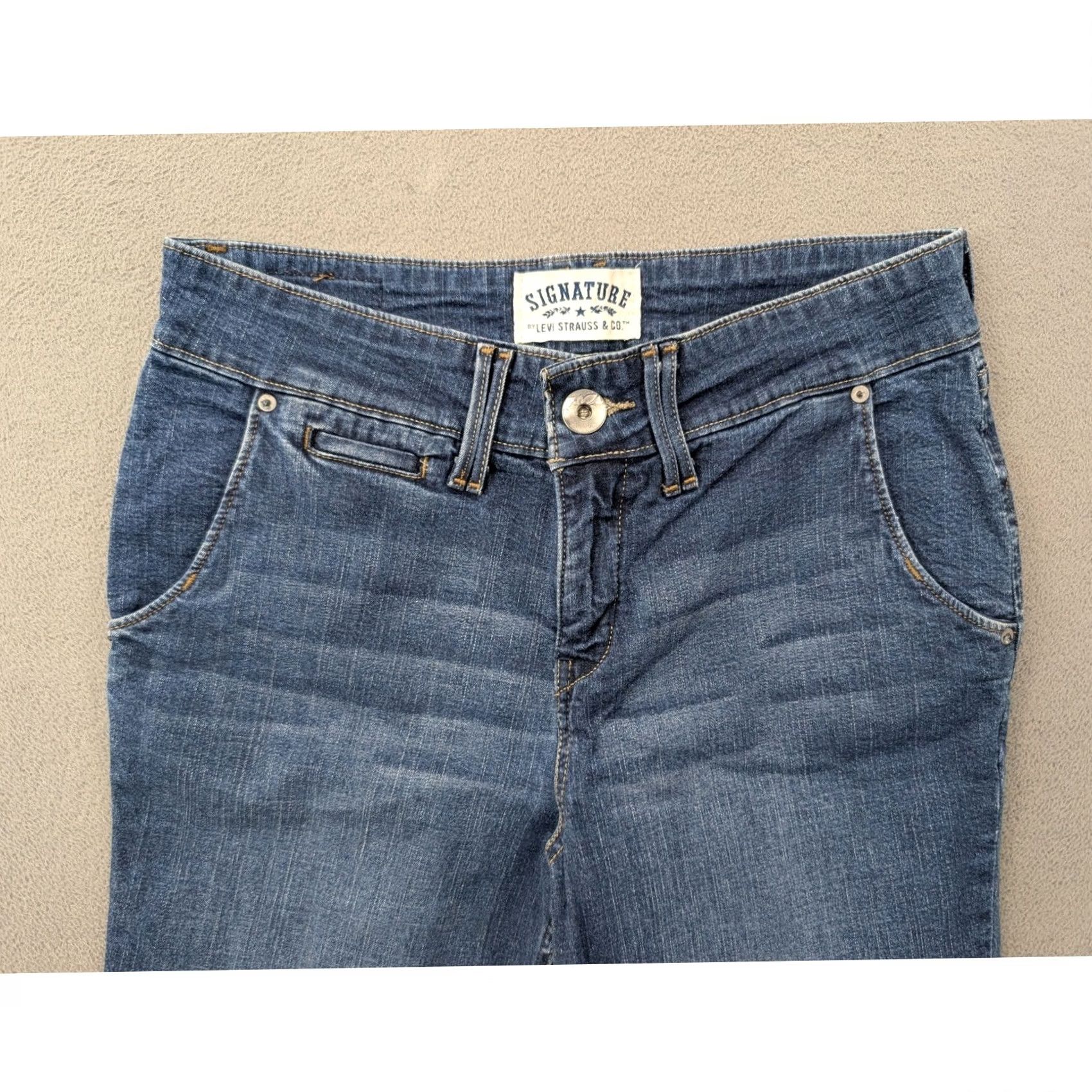 CO Signature by Levi Strauss & Co Capri Pants Womens Size 8 Denim Capri Pants Blue Mid-Rise Comfort Pockets Stretch Casual Capris Size 30" / US 8 / IT 44 - 3 Thumbnail