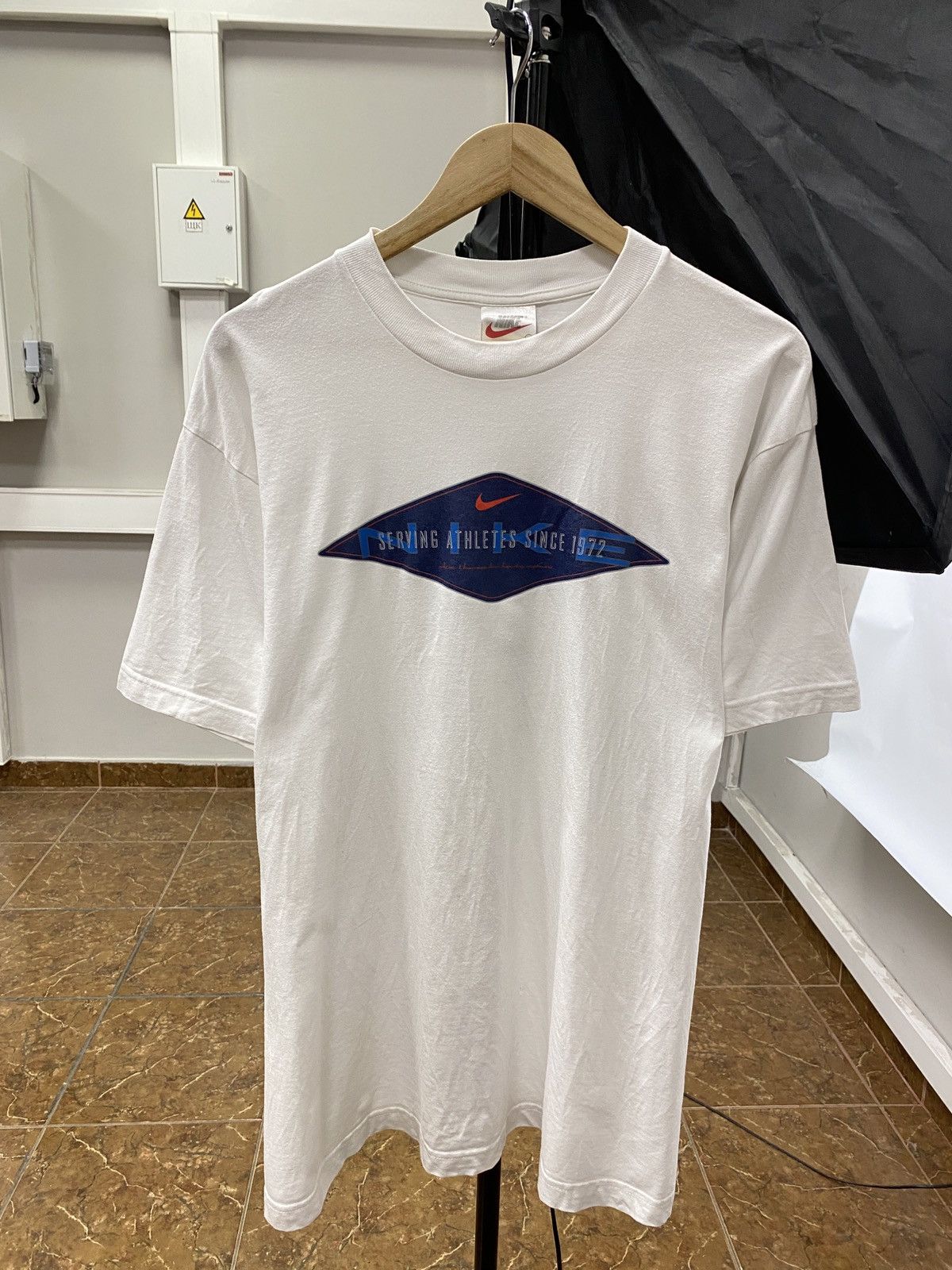 Nike 🇺🇸 Vintage 90s Nike Athletes Rare T-Shirt Y2K Retro Hype Size US M / EU 48-50 / 2 - 1 Thumbnail