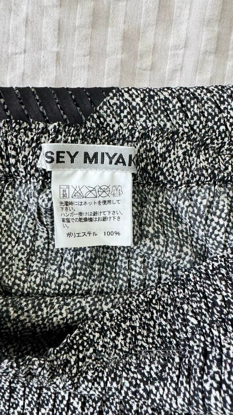 Issey Miyake Issey Miyake Main Line Vintage Midi Skirt Size 25" / US 0 / IT 36 - 4 Thumbnail