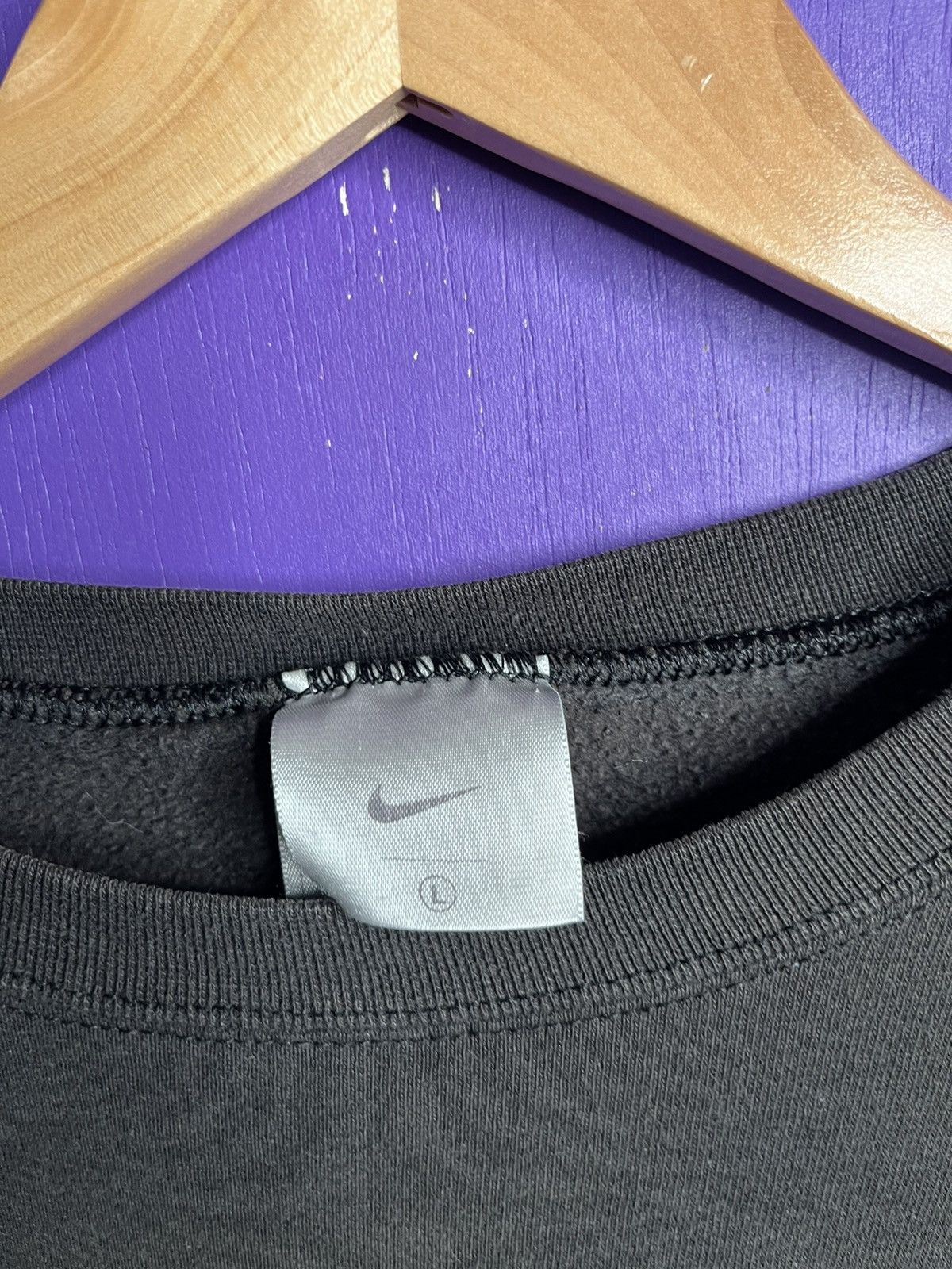 Nike × Vintage Vintage 00s Nike simple swoosh faded black crewneck Size US L / EU 52-54 / 3 - 4 Thumbnail