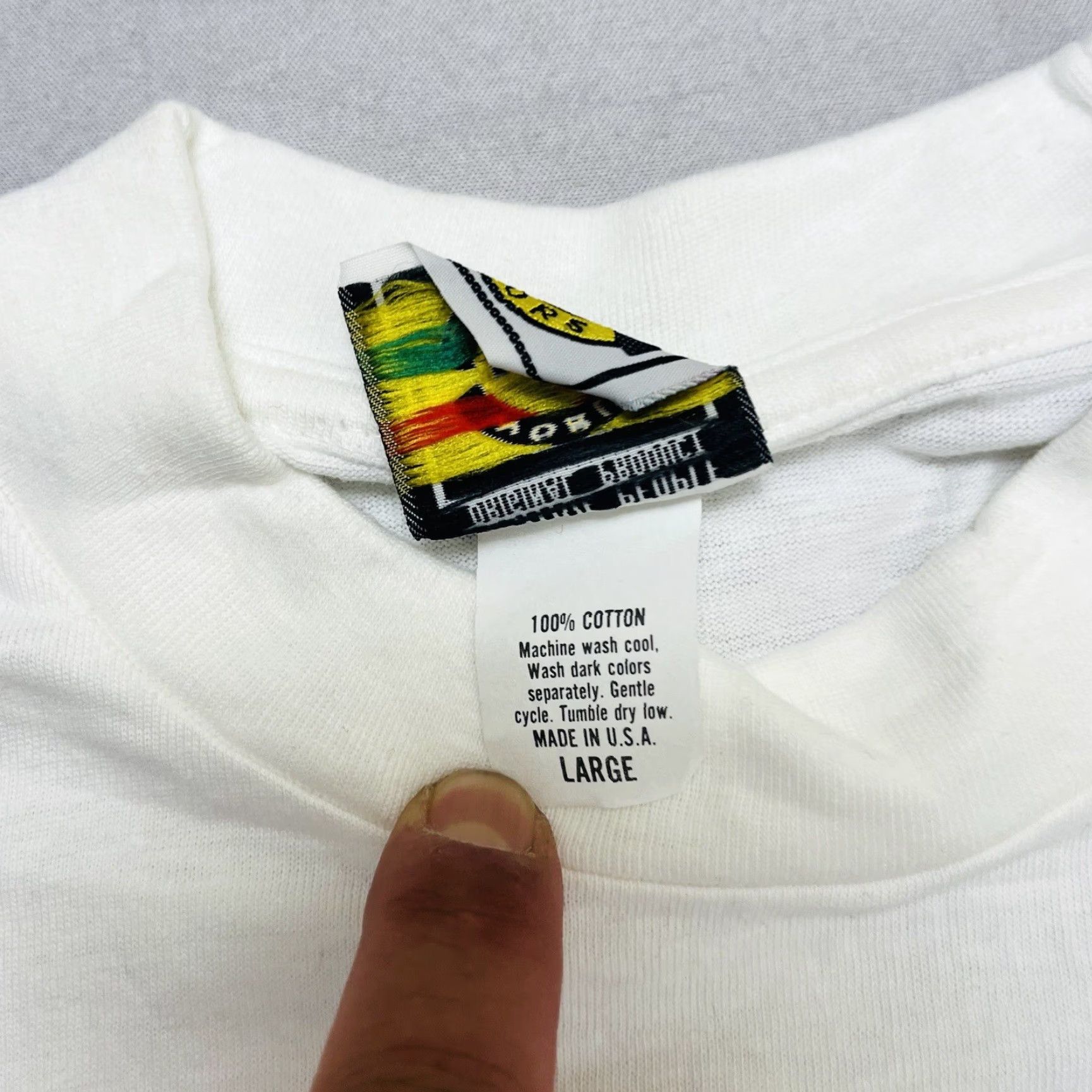 VINTAGE Kacy World Colors T-Shirt Unisex Adults L White 90s Hip 