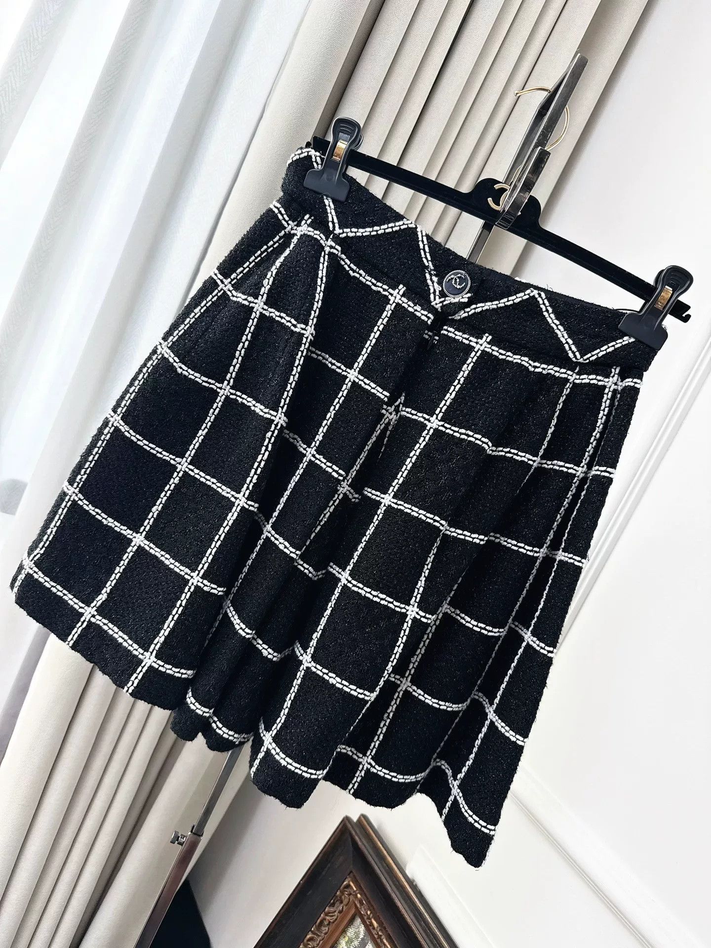 Chanel black and white checkered midi skirt Size US 38 / EU 54 - 1 Thumbnail
