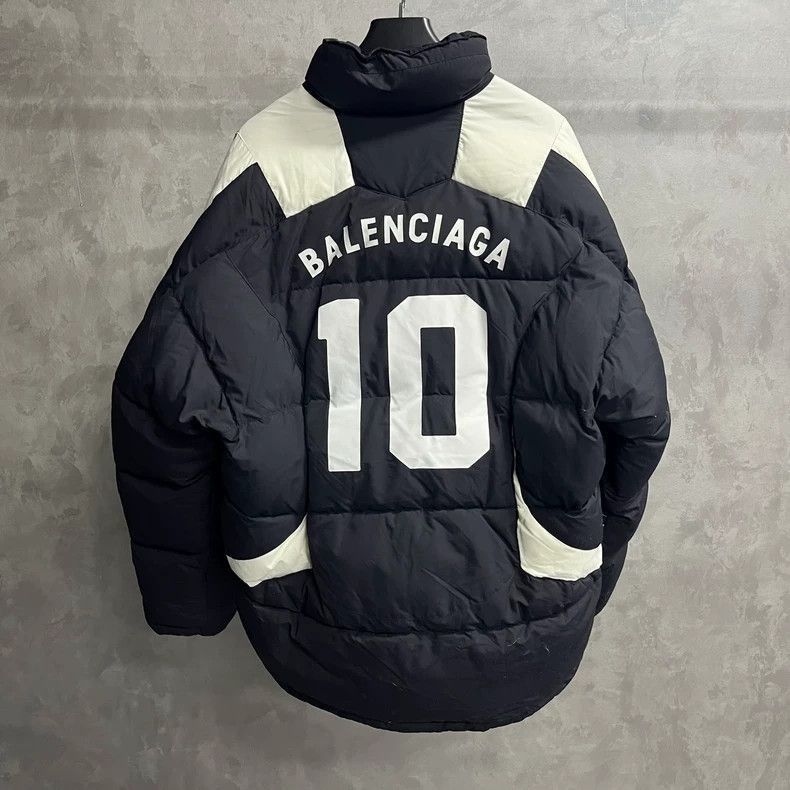 Balenciaga Balenciaga latest black and white football print logo long Size US M / EU 48-50 / 2 - 6 Thumbnail