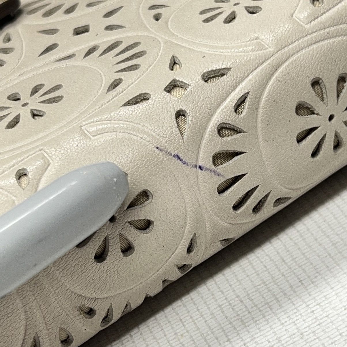 Coach × Vintage Coach Ashley Wallet Ivory Lace Leather Slim Envelope Fold Size ONE SIZE - 8 Thumbnail