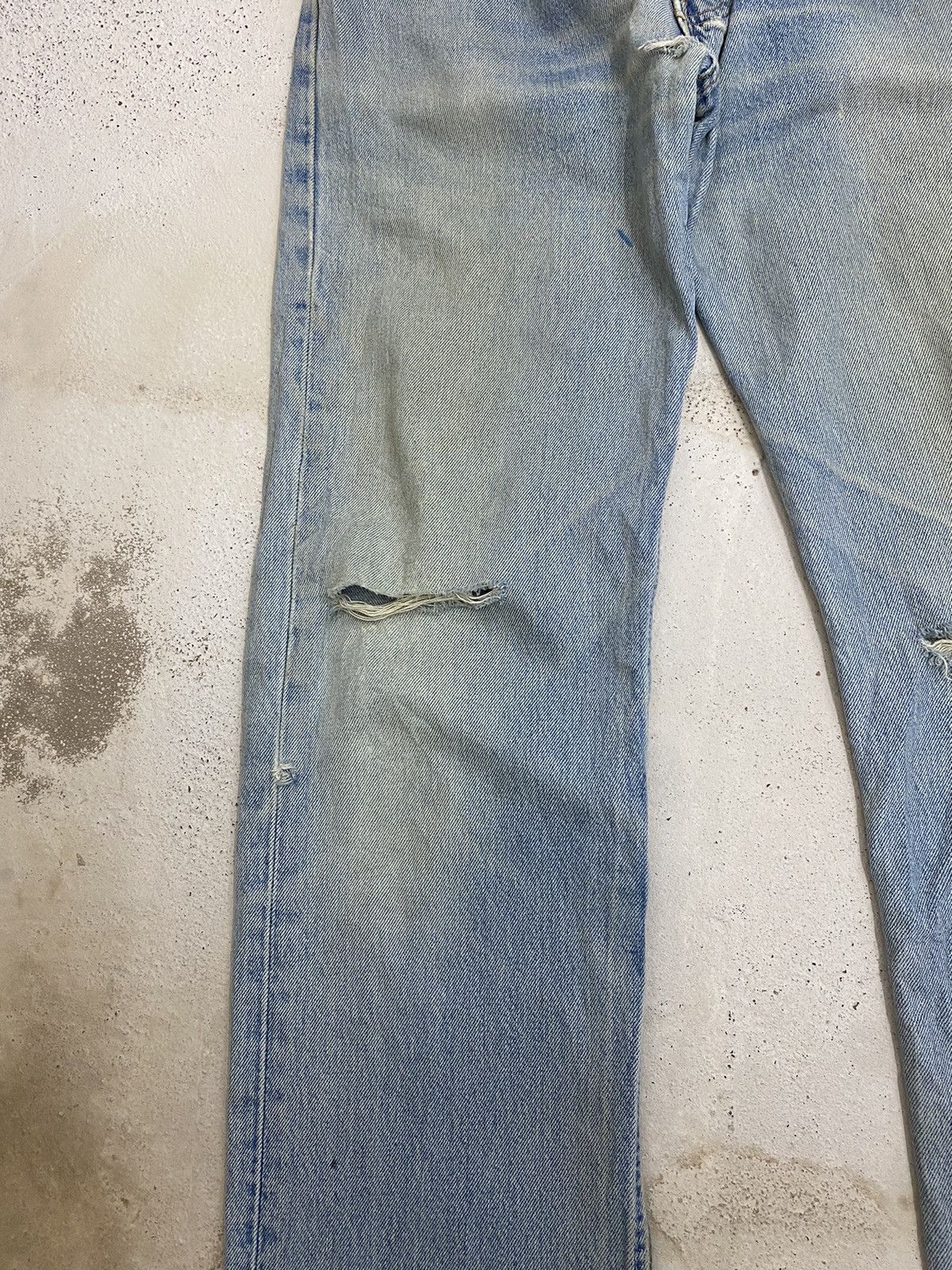 Levi's Vintage 90s Levis 501 Button Fly 311 Distressed Light Blue Size US 31 - 6 Thumbnail
