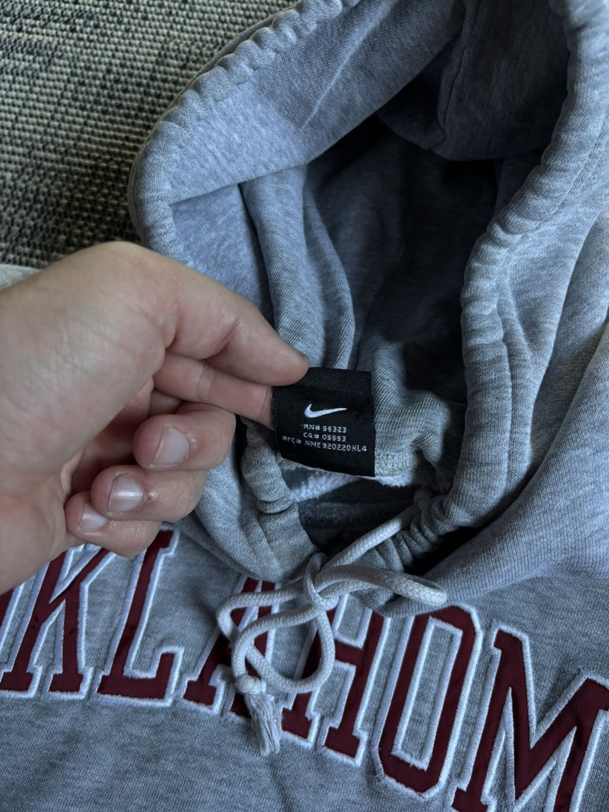 Nike Vintage Nike Oklahoma Big Logo Swoosh Boxy Fit Hoodie Size US L / EU 52-54 / 3 - 5 Thumbnail