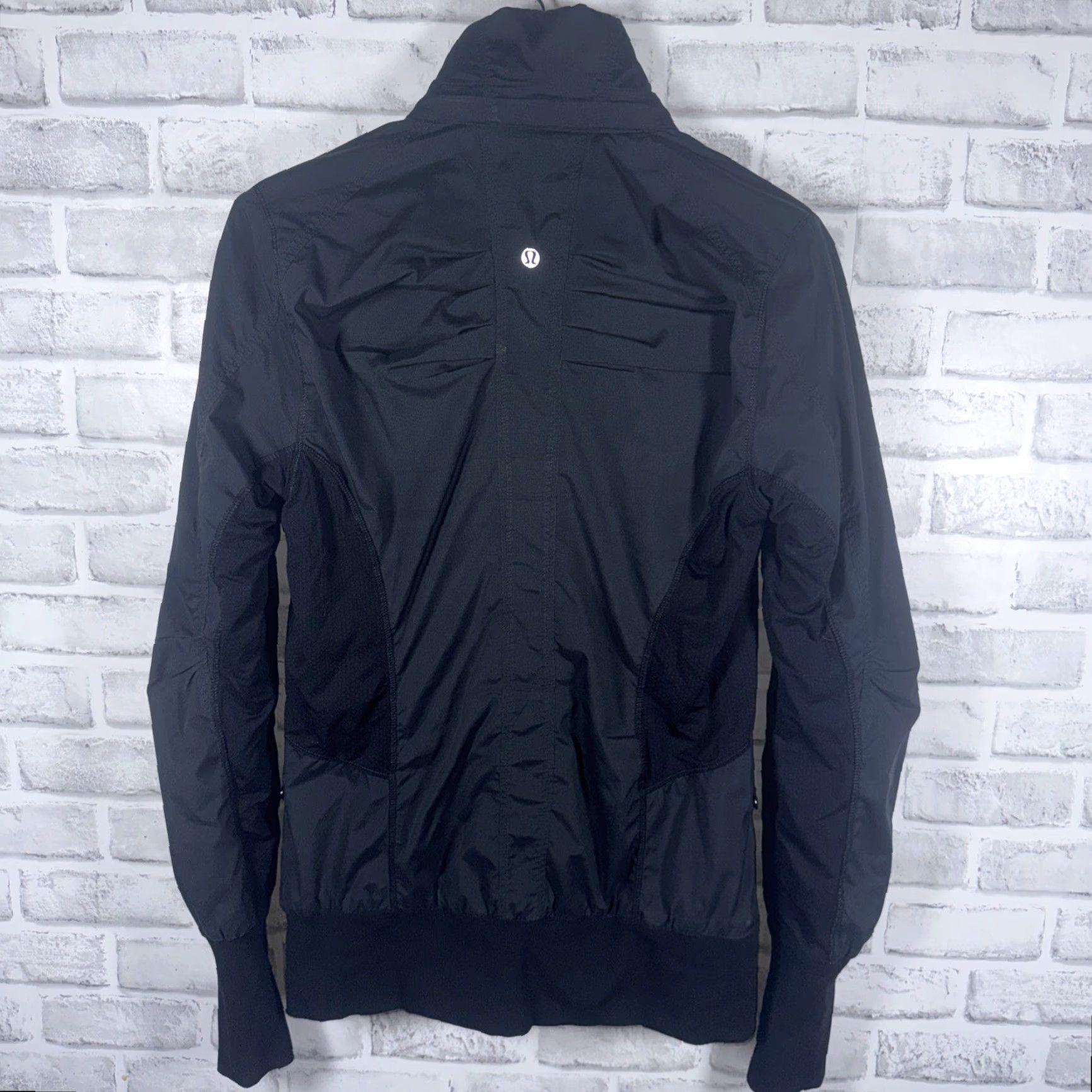 Lululemon Lululemon Black Full Zip Jacket Womens Size 8 - Jacket, Black, Full Zip, Activewear, Womens, Size 8 Size M / US 6-8 / IT 42-44 - 4 Thumbnail