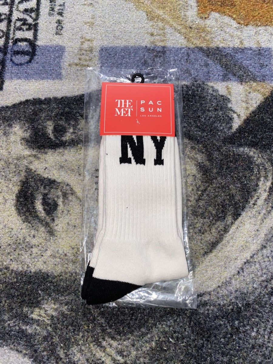 Pacsun New York Metropolitan Museum of Art Crew Socks Size ONE SIZE - 1 Thumbnail
