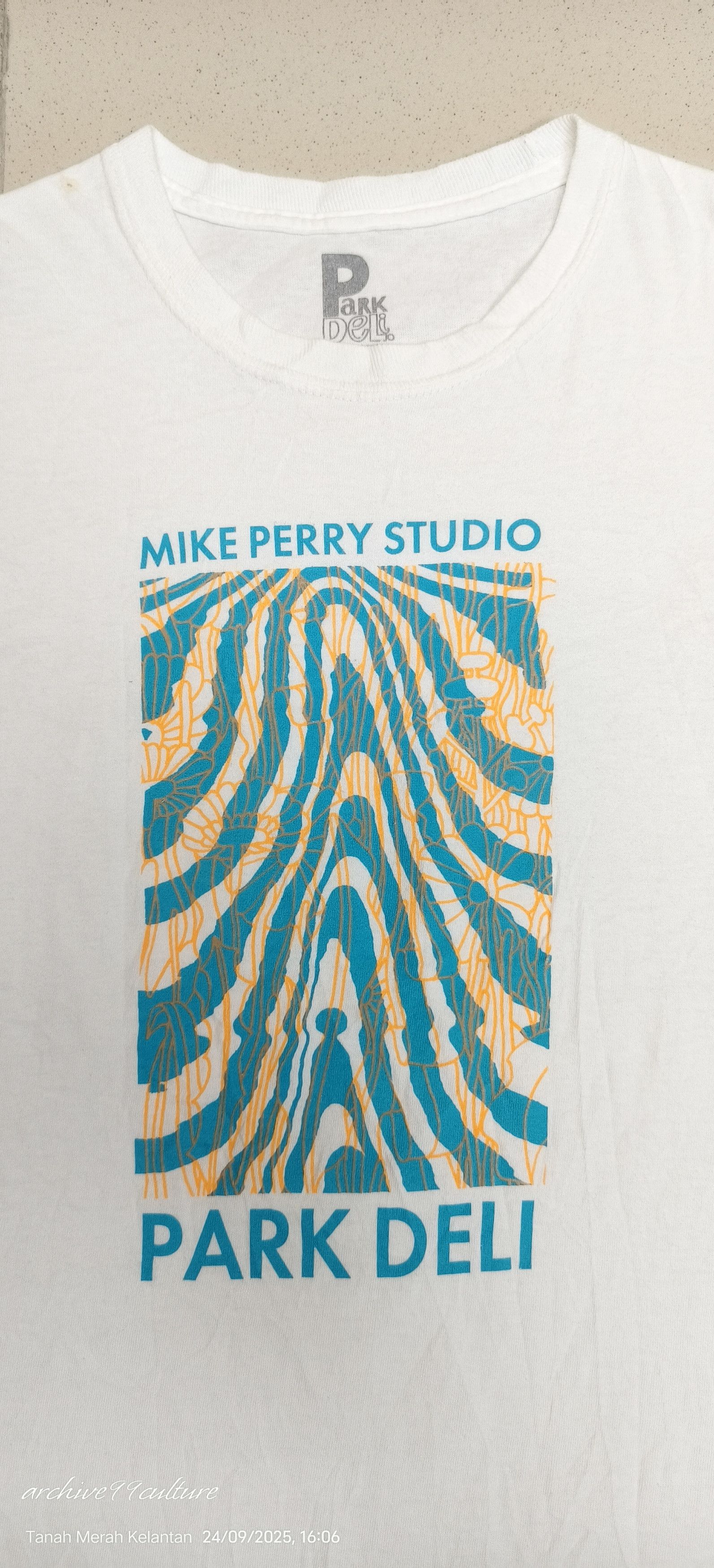 Mostly Heard Rarely Seen MIKE PERRY STUDIO PARK DELI LS SHIRT Size US S / EU 44-46 / 1 - 9 Thumbnail
