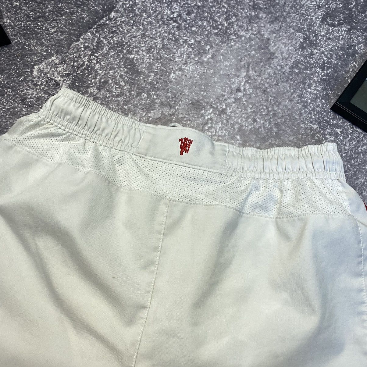 Nike Vintage Nike Manchester United Small Logo White shorts Size US 30 / EU 46 - 12 Thumbnail