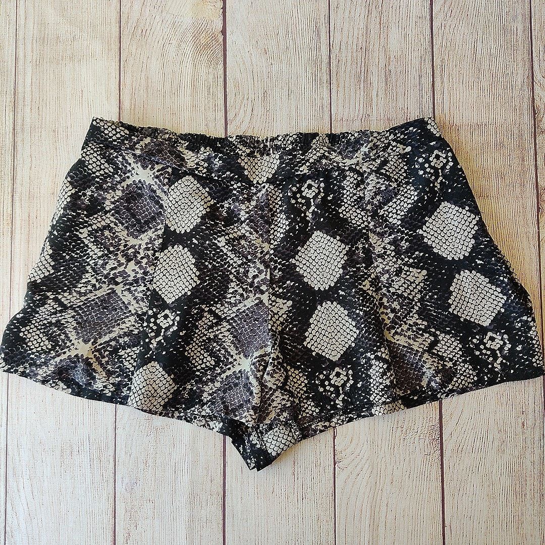 Other Fredericks of Hollywood snakeskin satin sleep shorts sz L Size 34" / US 12 / IT 48 - 1 Thumbnail