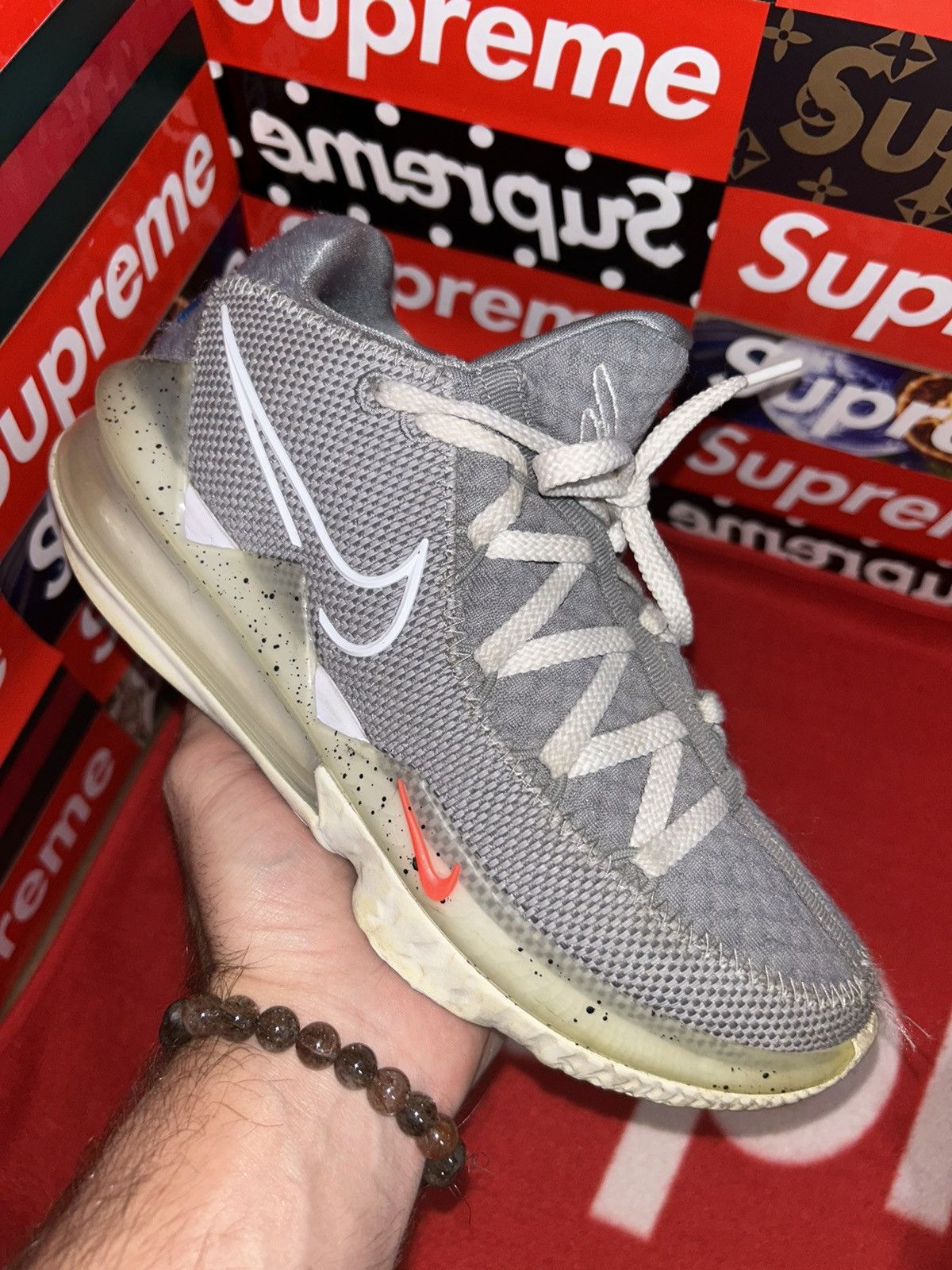 Nike Nike LeBron 17 Low Particle Grey CD5007-004 size 6 Size US 6 / EU 39 - 8 Thumbnail