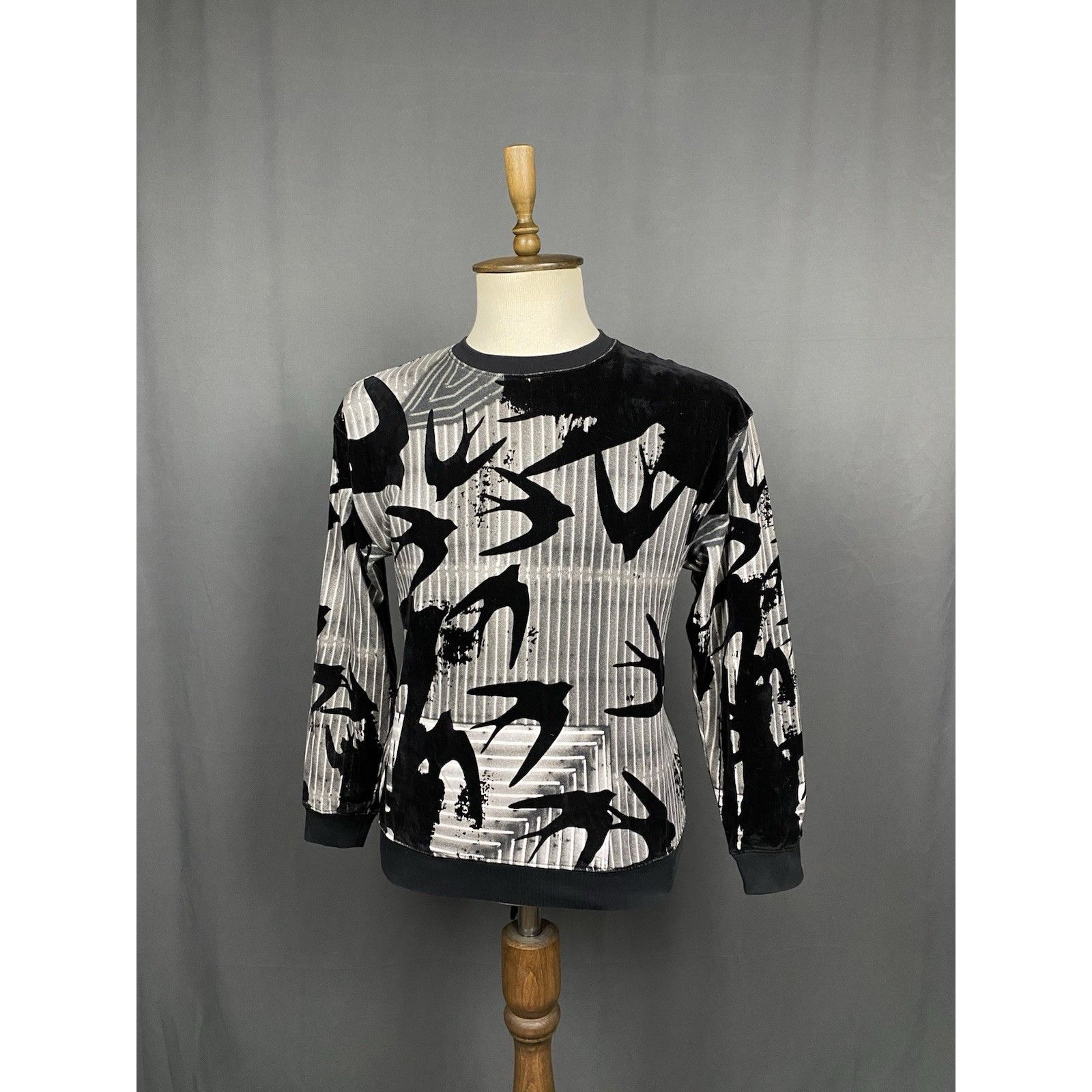Alexander McQueen Alexander McQueen Swallow Bird & Skulls Men's Black Crewneck Size US S / EU 44-46 / 1 - 4 Thumbnail