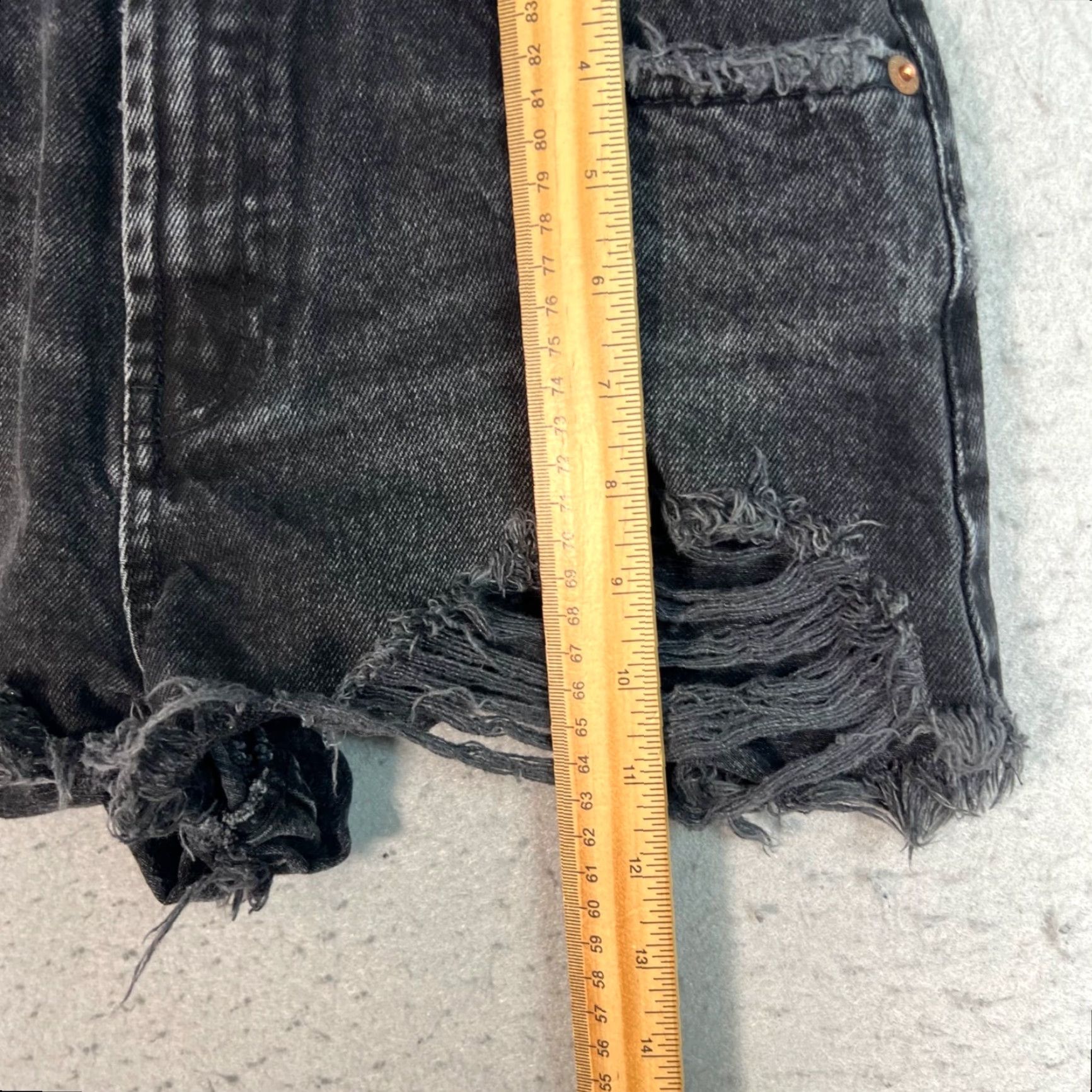 Zara VINTAGE Zara Womens Distressed Black Denim High-Waisted Shorts Size 4 - 2 in Inseam, Cotton, Flat Front, Cut-Off, Women, Black, Denim, High Rise Size 27" / US 4 / IT 40 - 6 Thumbnail