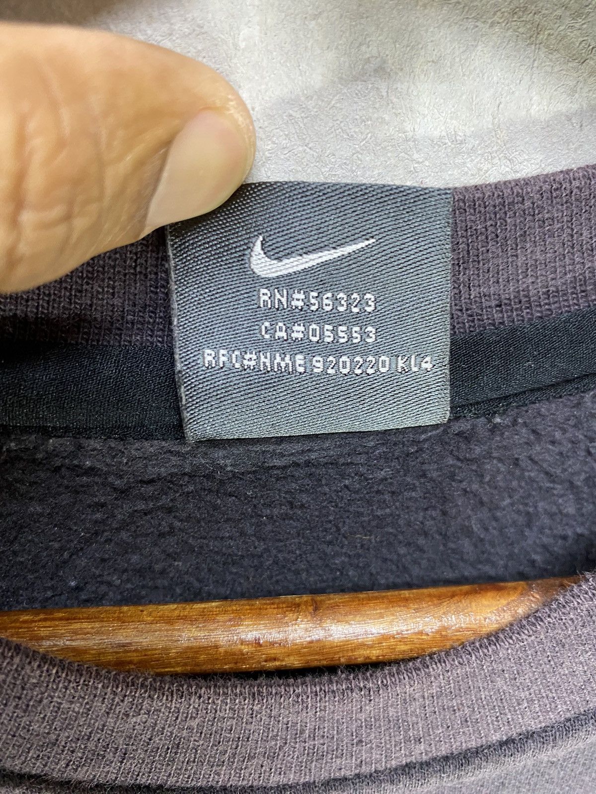 Nike Vintage Nike Swoosh Sweatshirt Center Logo Crewneck Size M Size US M / EU 48-50 / 2 - 7 Thumbnail