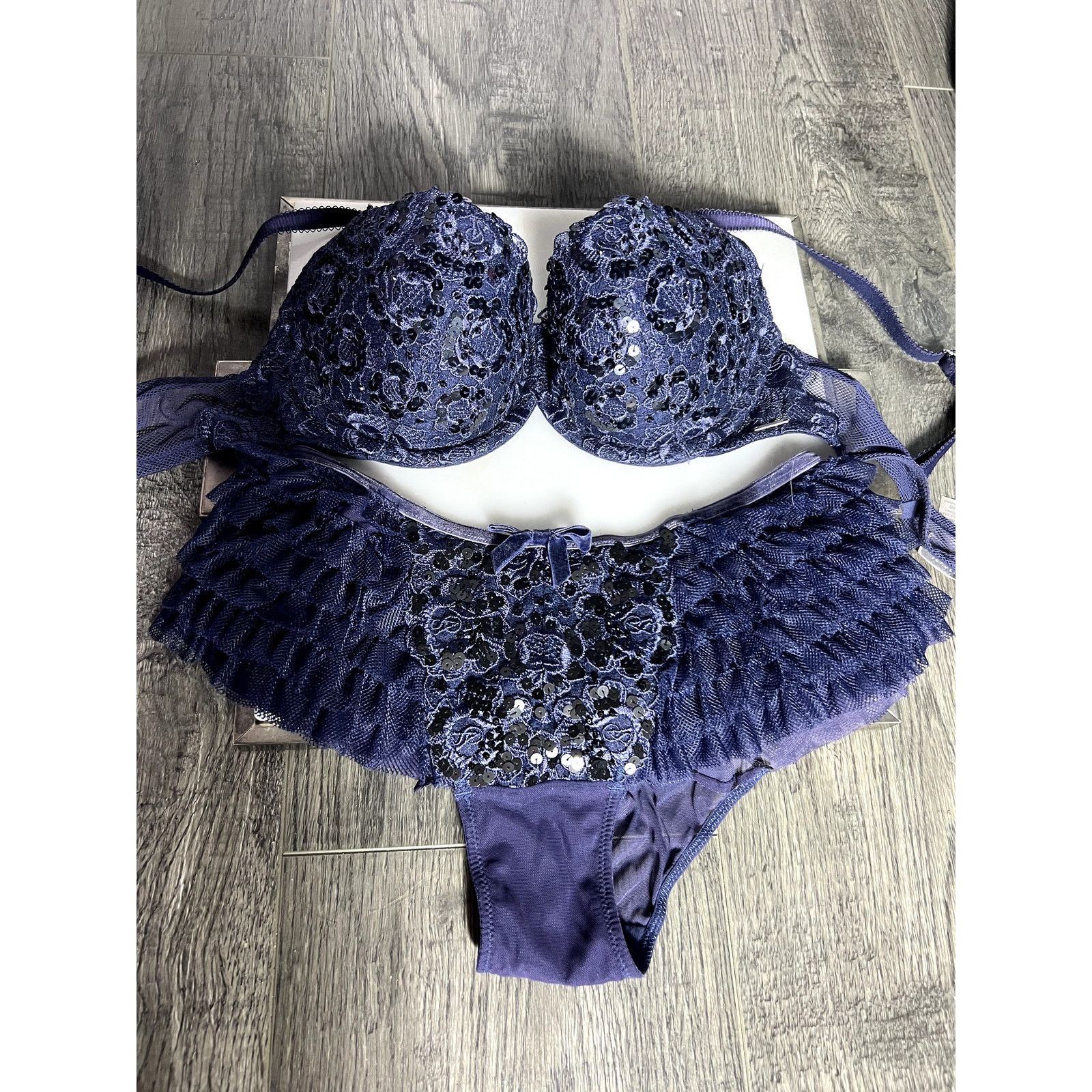 Victoria's Secret Victoria's Secret navy blue push up bra and panty set 34b S Size ONE SIZE - 11 Thumbnail