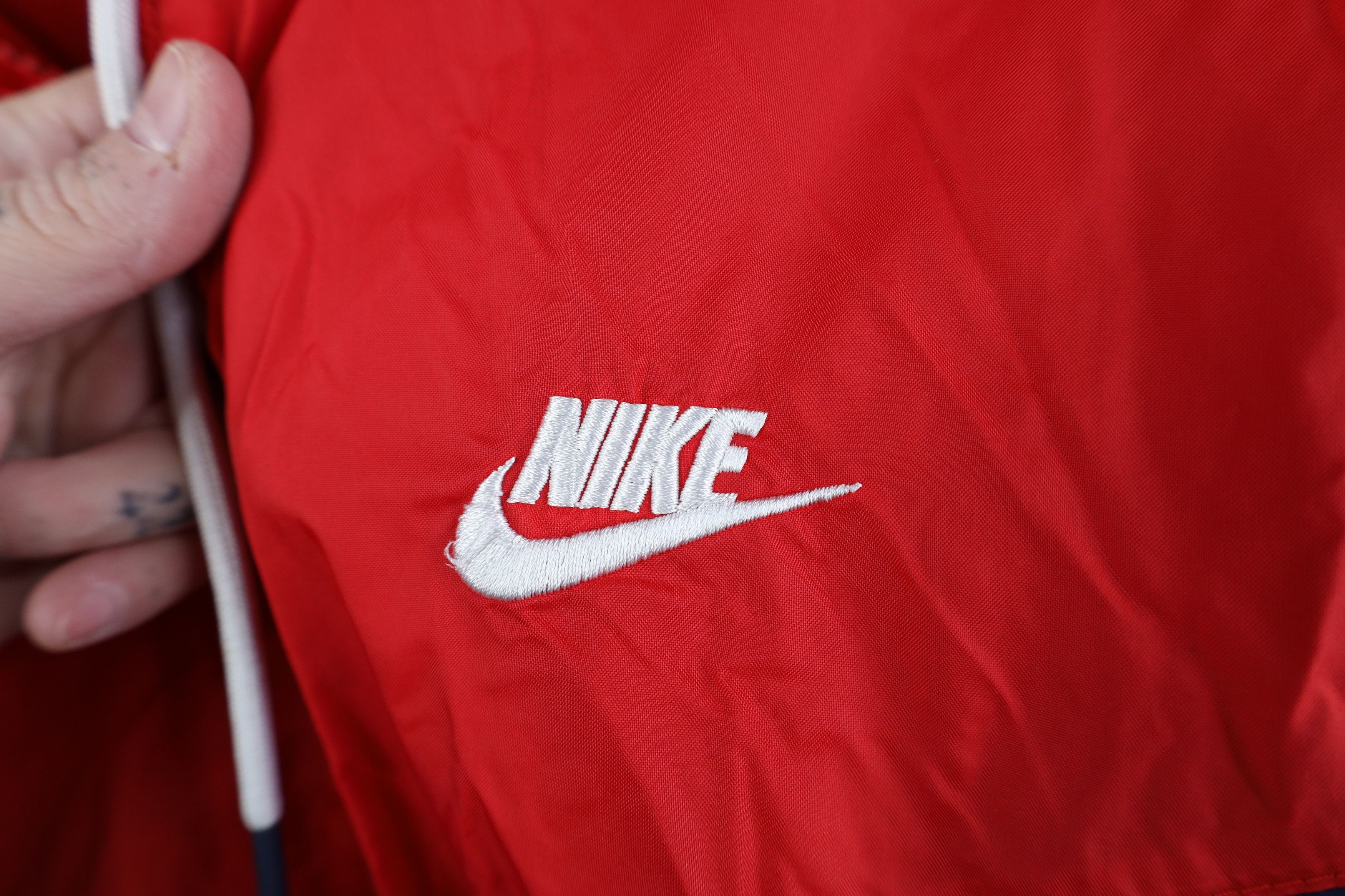 Nike Nike Block Hooded Windrunner Windbreaker Jacket Red Blue Size US L / EU 52-54 / 3 - 4 Thumbnail