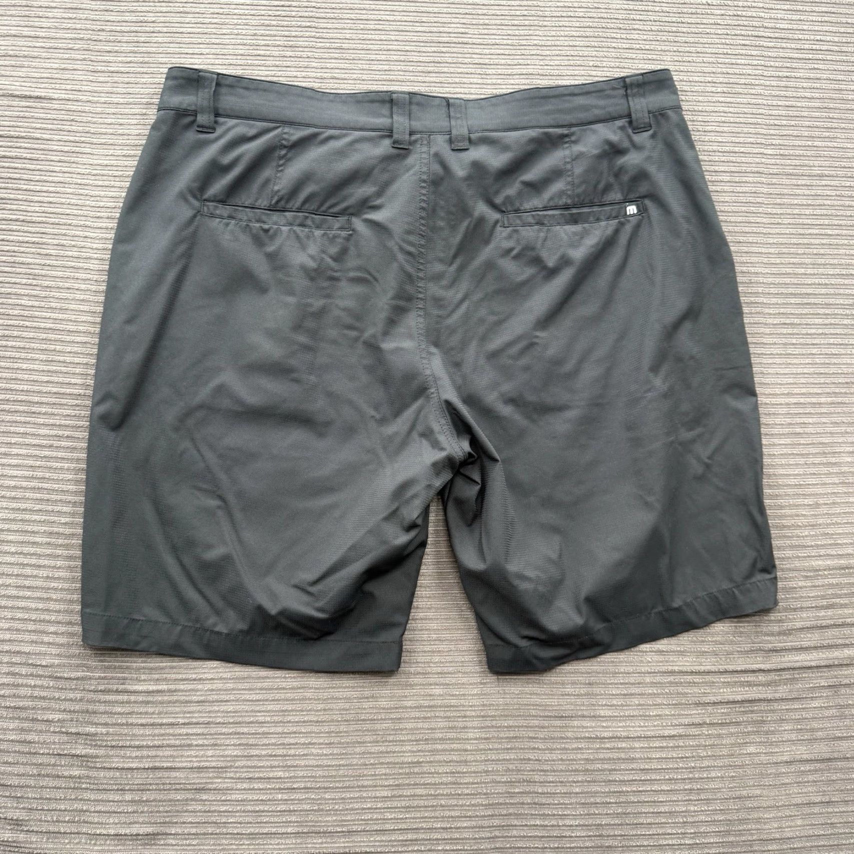 TravisMathew Travis Mathew Shorts Men 38 Black Flat Front Performance Golf Stretch Athletic Chino Casual Size US 38 / EU 54 - 2 Thumbnail