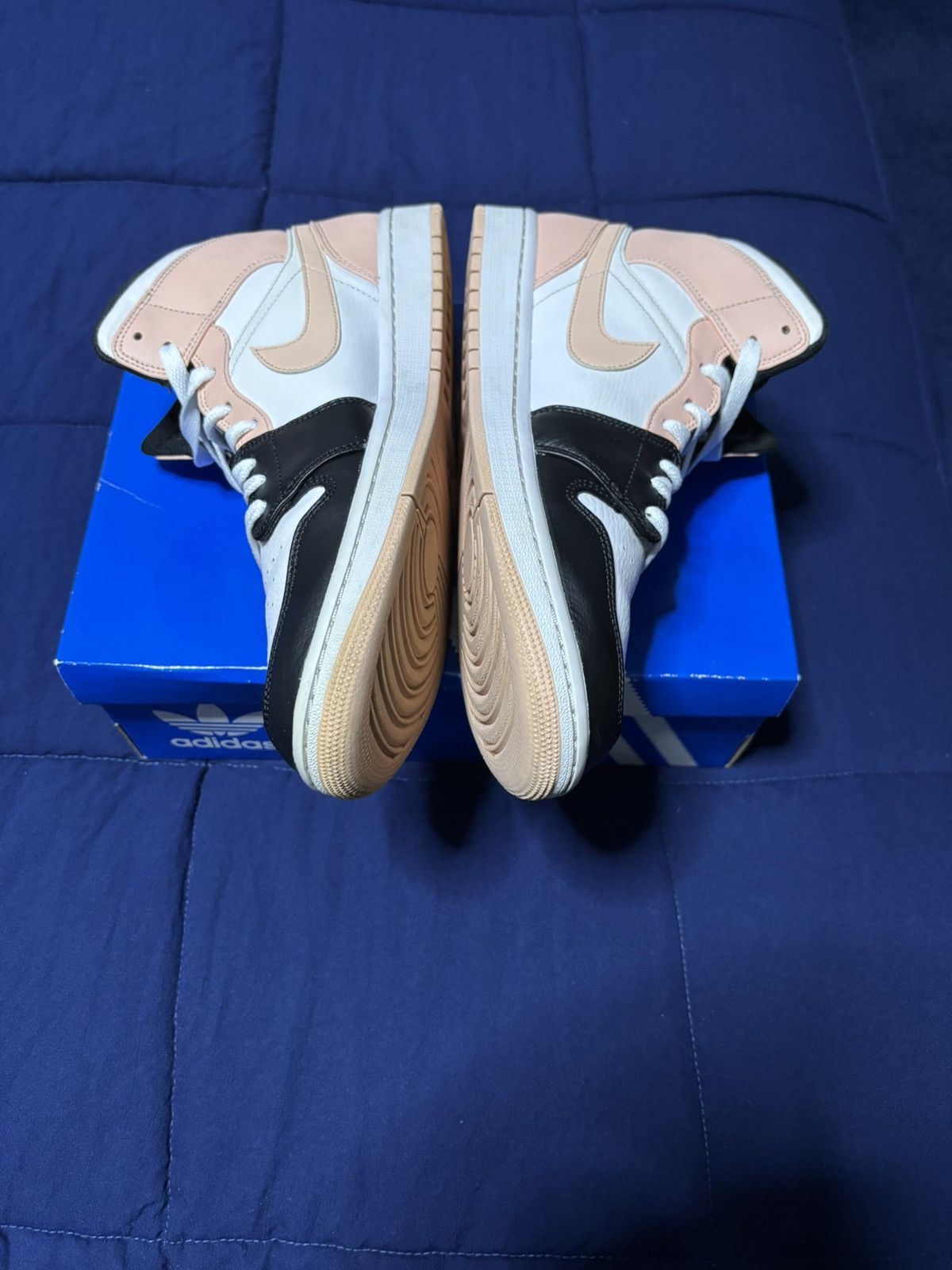 Jordan Brand Air Jordan 1 Mid Crimson Tint 2021 Size 11.5 Size US 11.5 / EU 44-45 - 4 Thumbnail