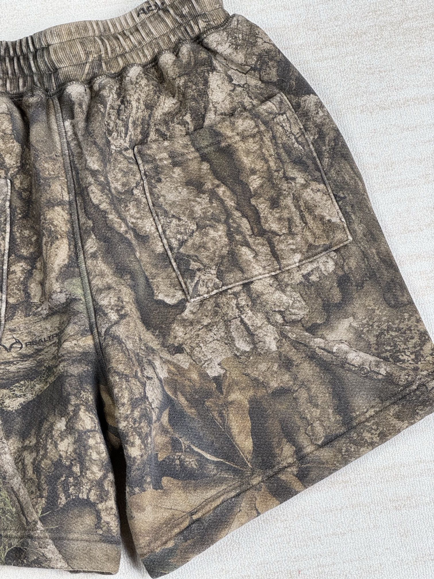Cole Buxton real tree camo shorts Size US 28 / EU 44 - 6 Thumbnail