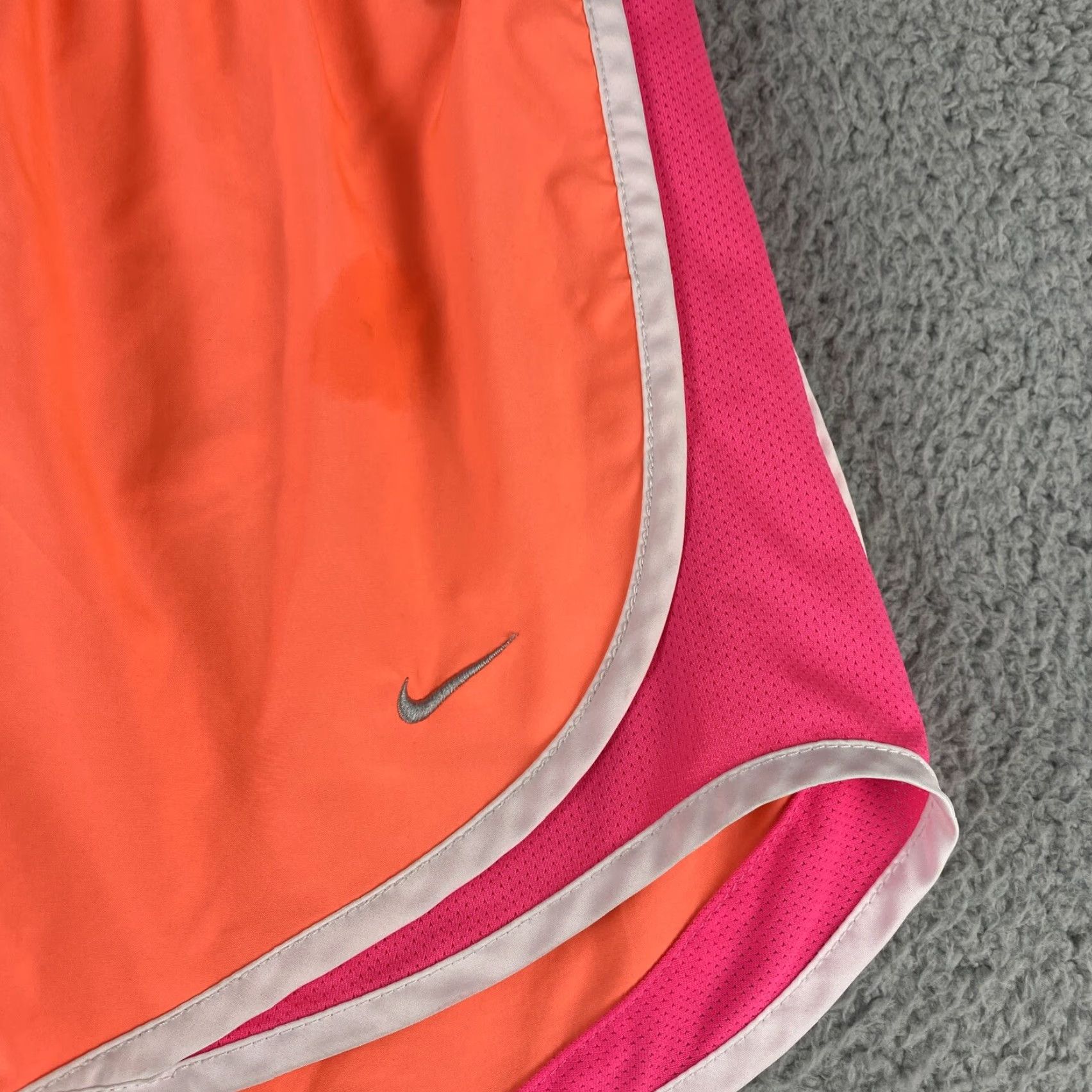 Nike Nike Women Gym Active Running Shorts S Coral Neon / 48-26 Athletic Size Small Women's Shorts Coral Neon Size 28" / US 6 / IT 42 - 2 Thumbnail