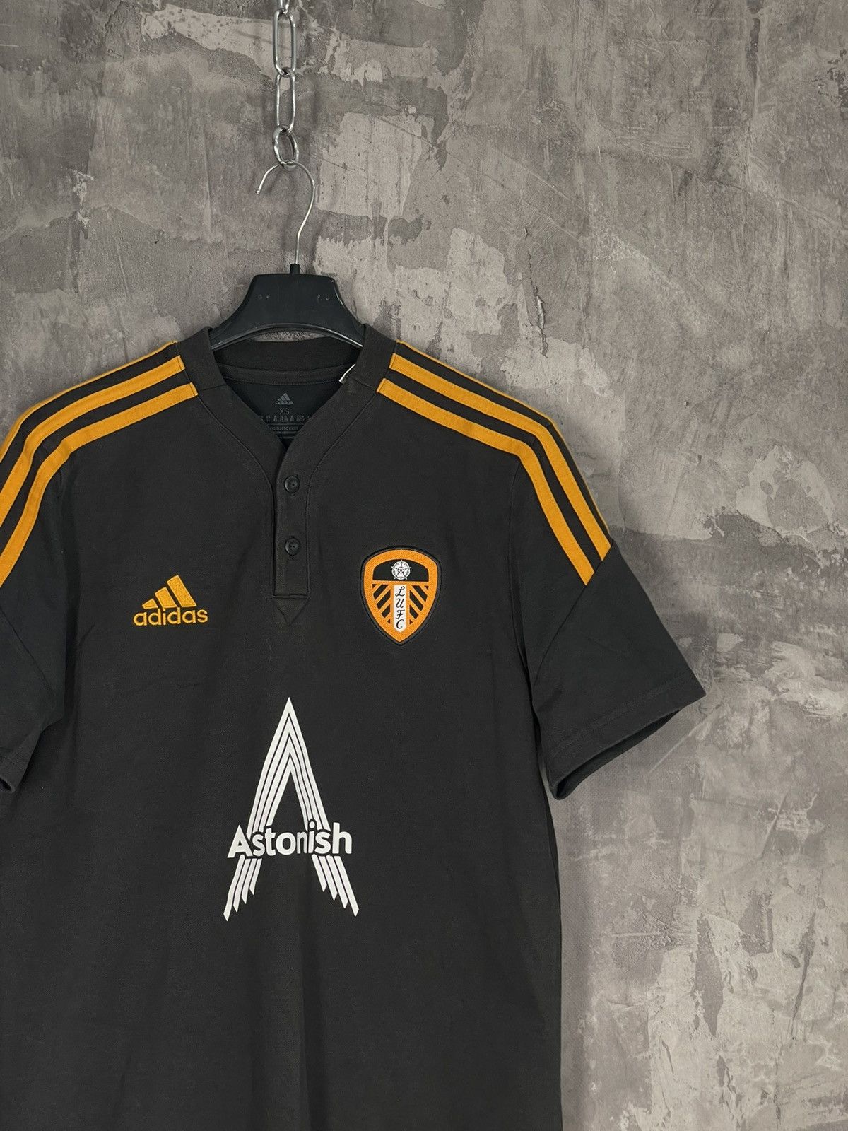 Adidas × Vintage Adidas Leeds United 2022 soccer jersey Size US XS / EU 42 / 0 - 4 Thumbnail