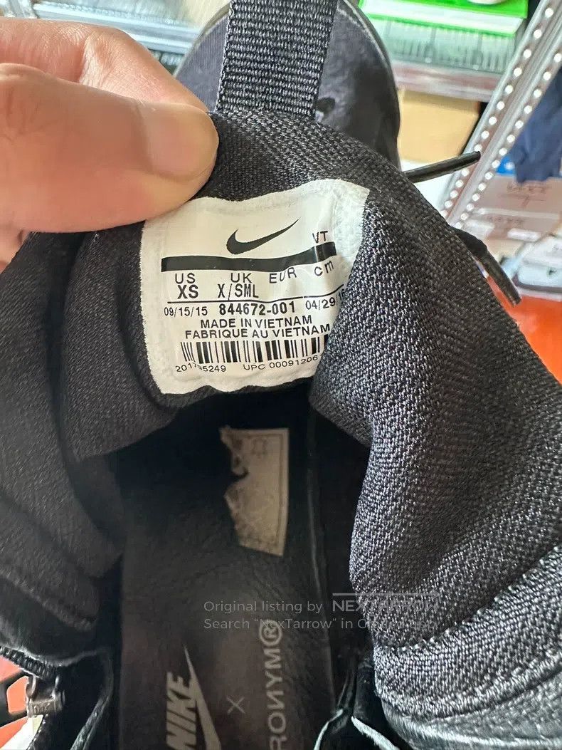 Acronym Acronym size XS Color-matched sneakers Size US 6 / EU 39 - 7 Thumbnail