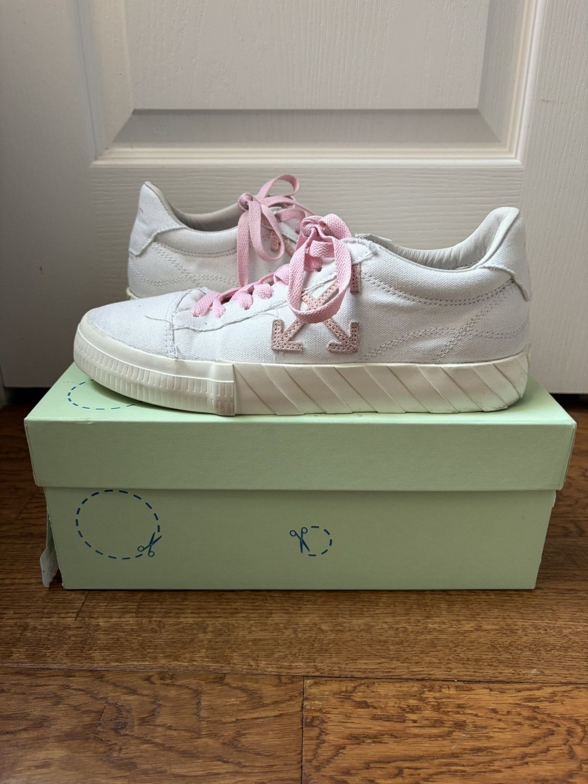 Off-White Off-White Volcanized Low White Pink Size US 8 / EU 41 - 1 Thumbnail