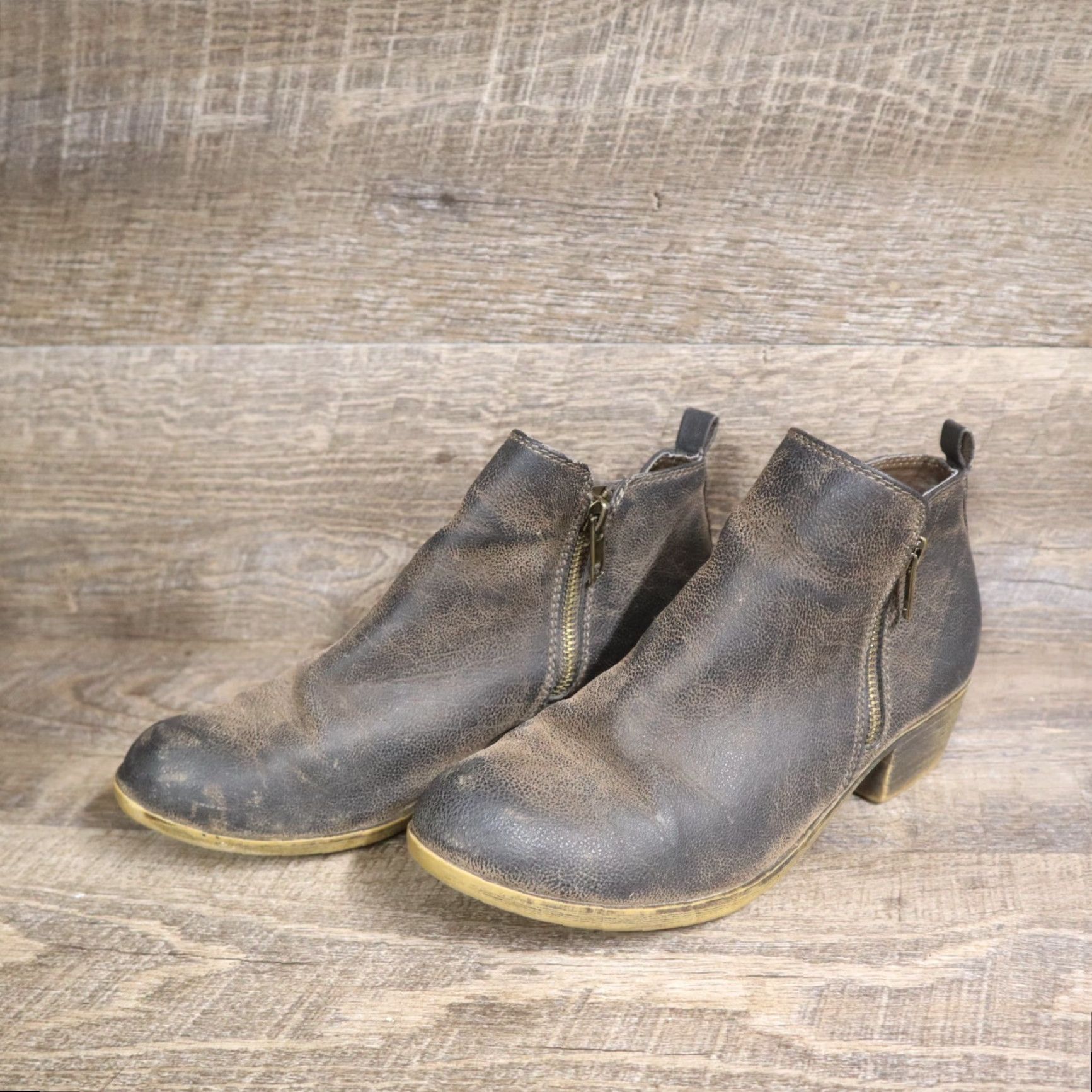 Vintage Vintage Dunes Easton Brown Faux Suede Ankle Booties Women’s Size 7.5 Low Block Heel Zip Closure Size US 7.5 / IT 37.5 - 2 Thumbnail