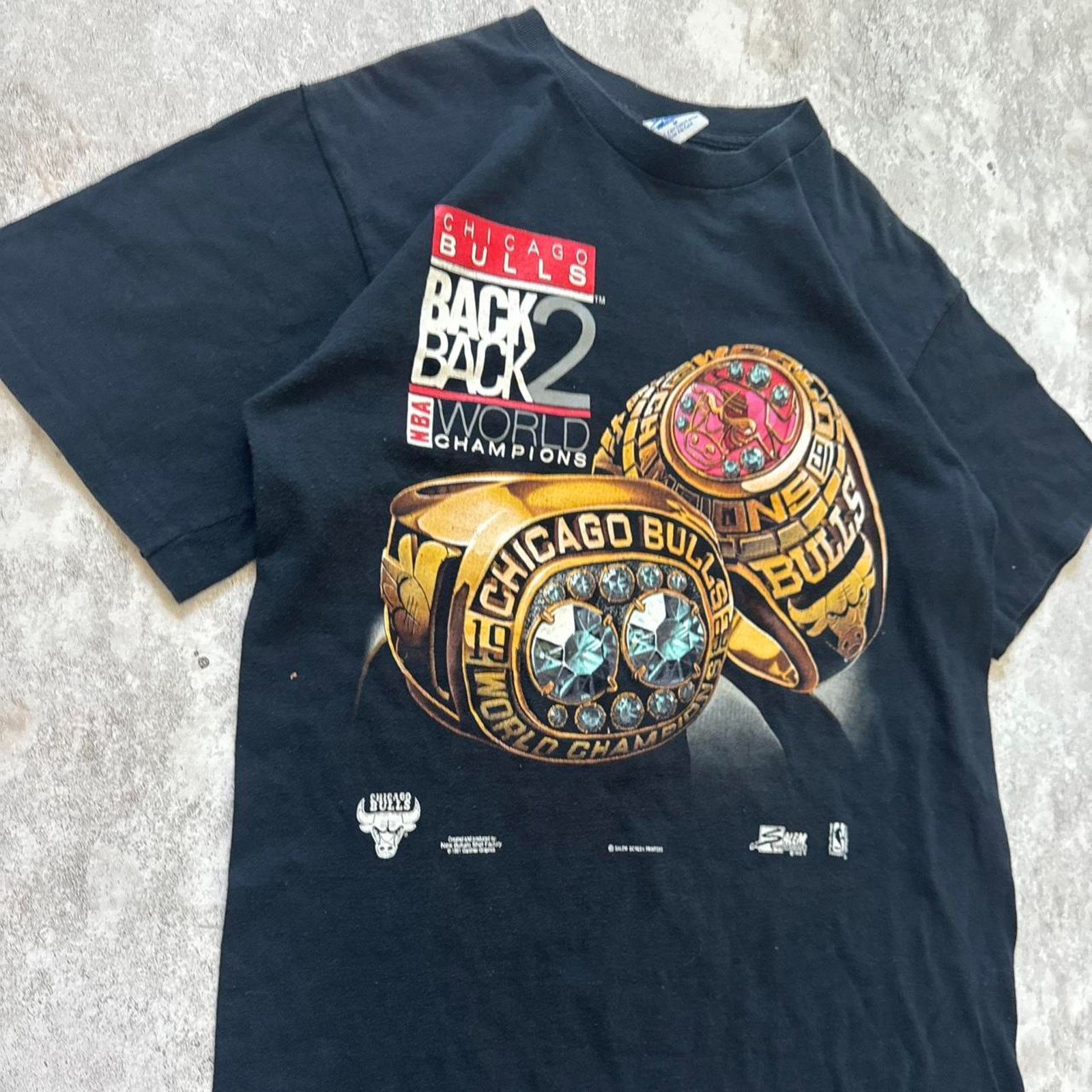 Salem Sportswear Vintage 90s Salem Sportswear Chicago Bulls T-Shirt – Size M Size US M / EU 48-50 / 2 - 2 Thumbnail