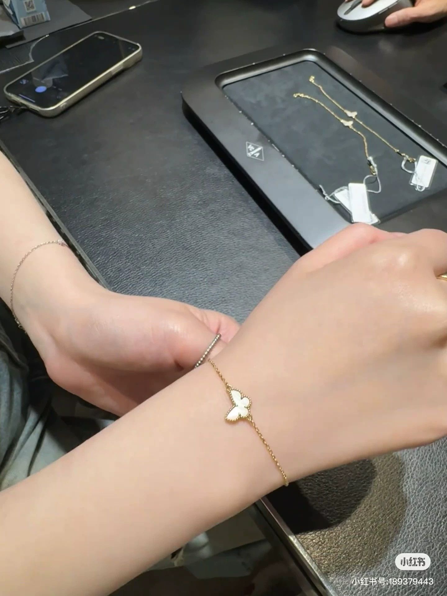 Van Cleef & Arpels VCA MOP Butterfly Bracelet w/ box, card 2012 JB Size ONE SIZE - 7 Thumbnail