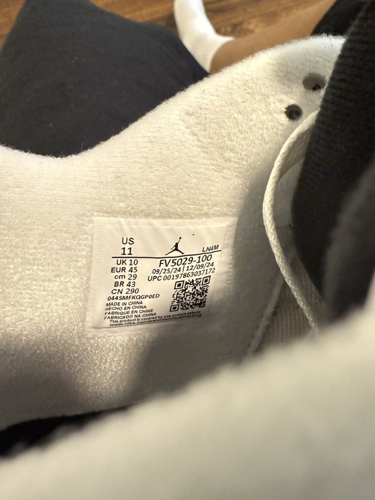 Nike Cement 4s ! Dropped yesterday Size US 11 / EU 44 - 9 Thumbnail