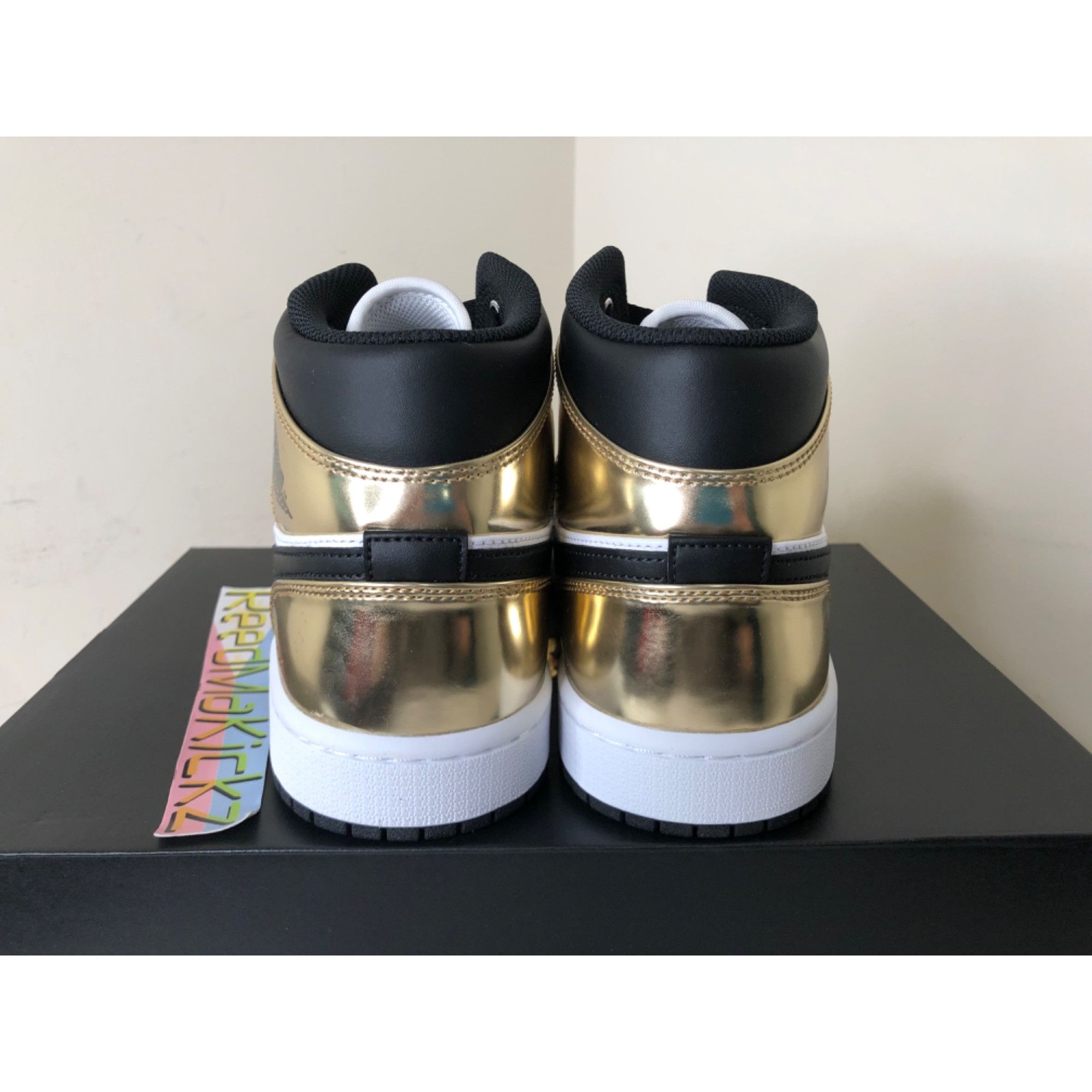 Jordan Brand Jordan 1 Mid SE White Metallic Gold mens 10us Size US 10 / EU 43 - 4 Thumbnail