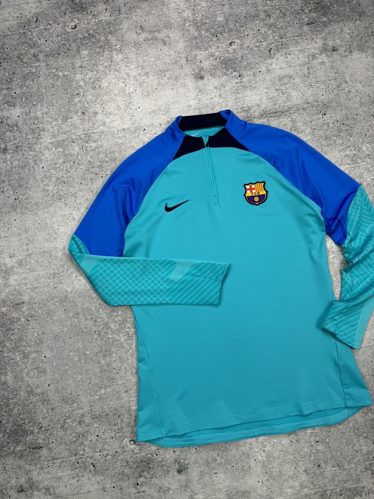 Designer × Nike Vintage Nike F.C. Barcelona Logo Y2K Jersey Zip Sweatshirt Size US L / EU 52-54 / 3 - 2 Thumbnail