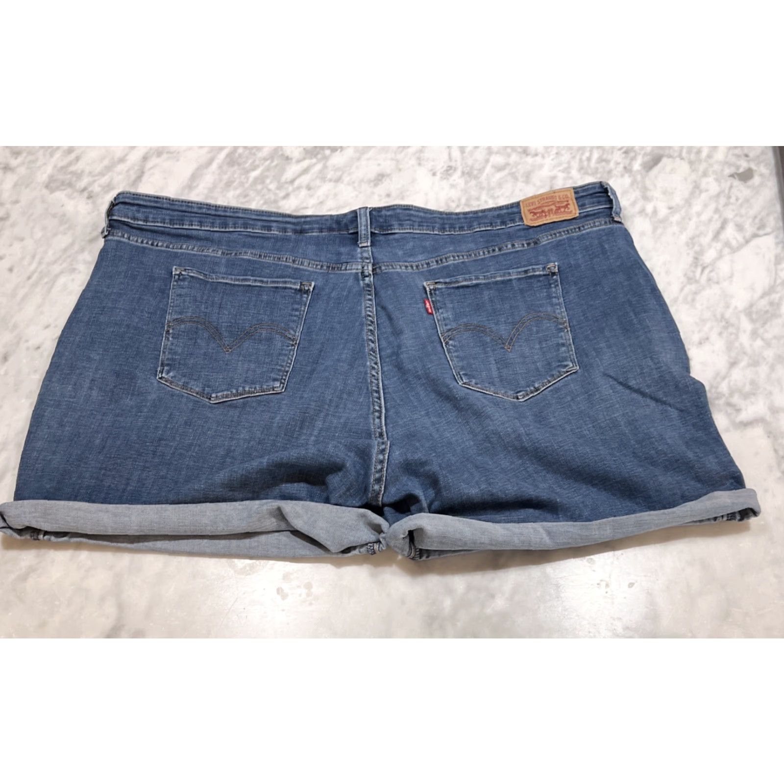 Levi's Levi's Shorts Women’s 24W Denim Blue Casual Summer Travel Pockets 2000s Style Size 42" / US 20 - 3 Thumbnail
