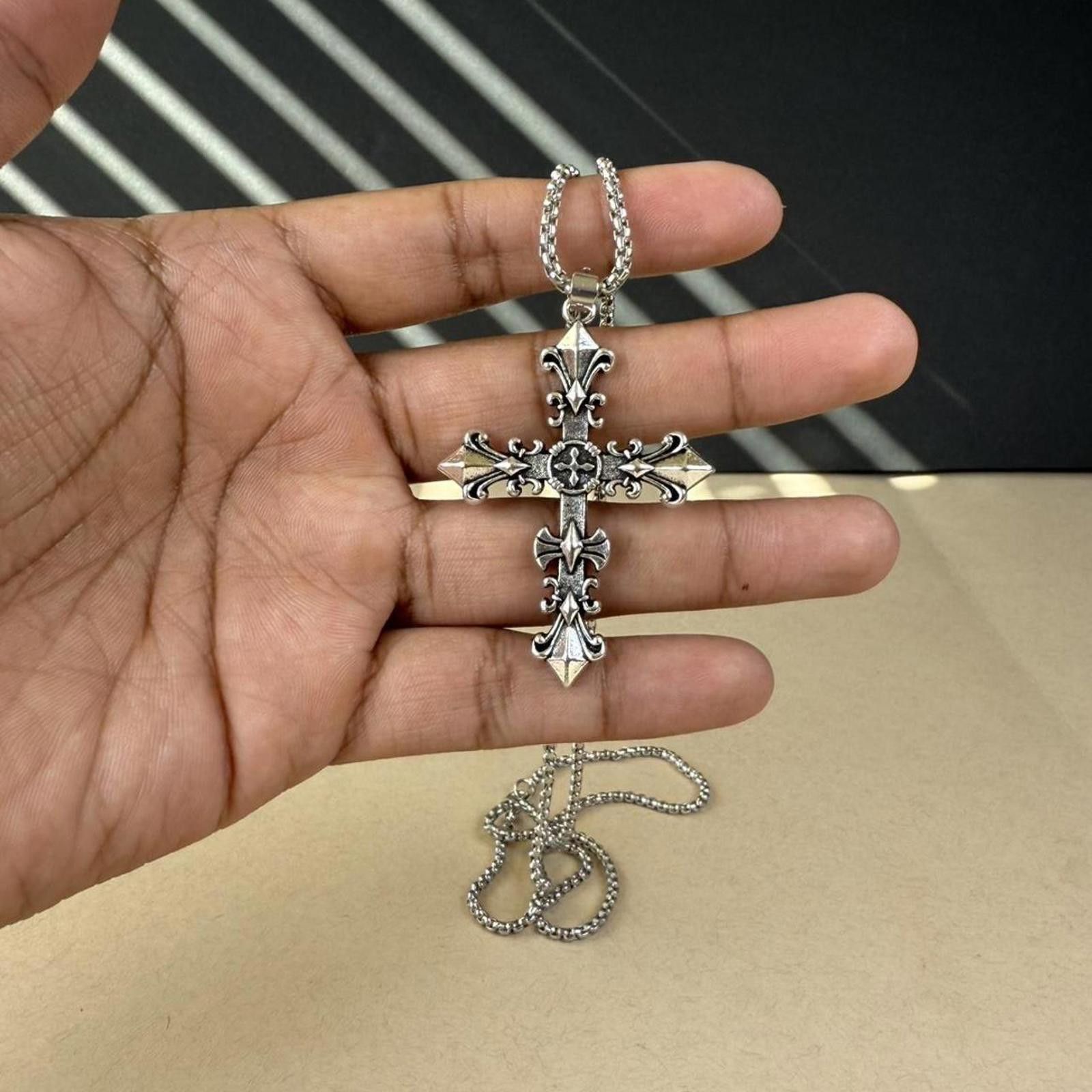 Other Silver cross pendant necklace with a cool design all around Size ONE SIZE - 2 Thumbnail