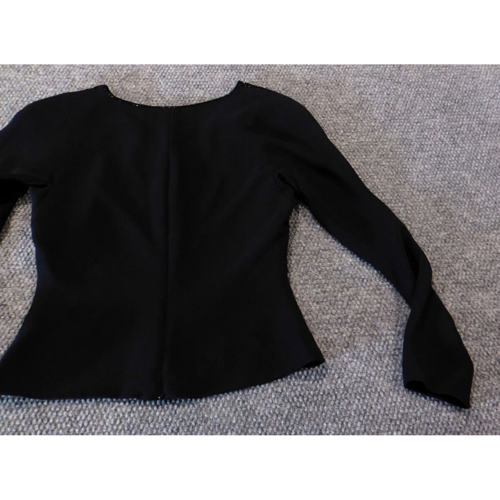 Jones New York Jones New York top Blouse Womens Regular Size 6 Black V-Neck Cap Sleeve Pullover Ruffle Polyester Rayon Fine Knit Size M / US 6-8 / IT 42-44 - 7 Thumbnail