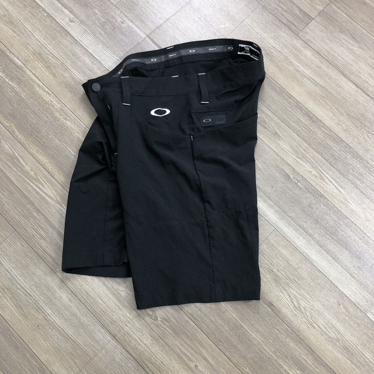 Oakley 2000s Oakley Golf Skull Cool Stretch Multipocket Shorts Size US 32 / EU 48 - 2 Thumbnail
