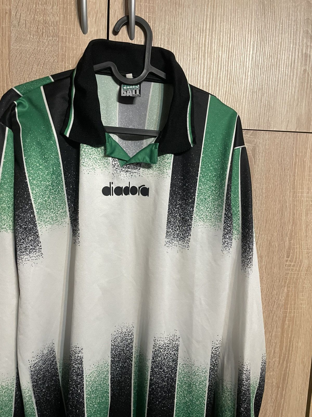 Diadora Diadora vintage 80s football archive design fashion rare Size US L / EU 52-54 / 3 - 3 Thumbnail