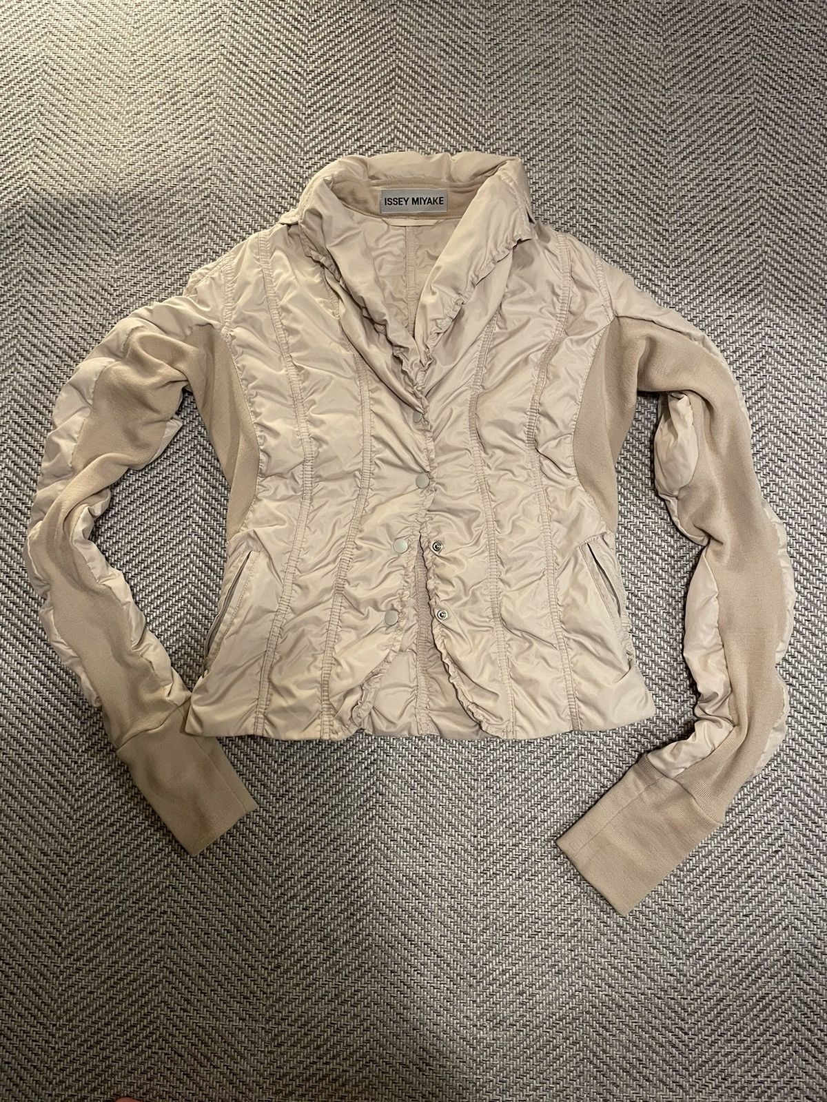 Issey Miyake ISSEY MIYAKE PLEATS JACKET IVORY BEIGE RARE Size L / US 10 / IT 46 - 1 Thumbnail