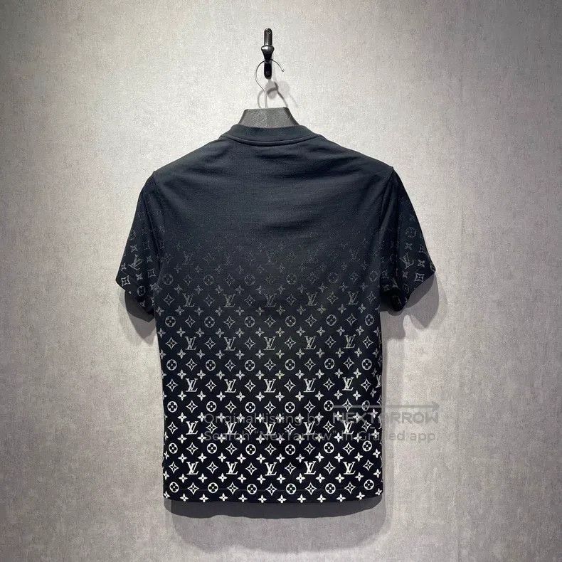 Louis Vuitton Louis Vuitton Gradient logo round neck short sleeve Size US XS / EU 42 / 0 - 2 Thumbnail