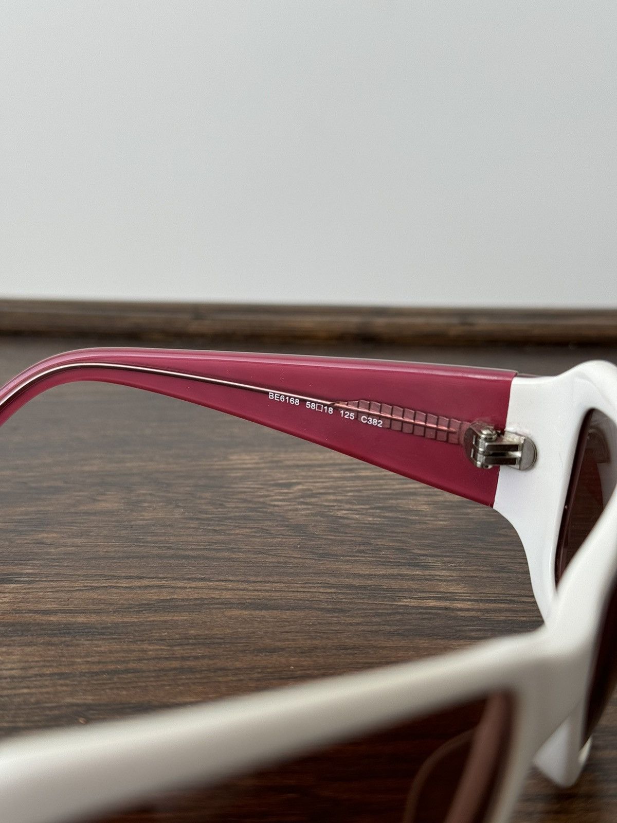 Burberry × Vintage Vintage Y2K Style Burberry Nova Check Women’s Sunglasses Size ONE SIZE - 5 Thumbnail
