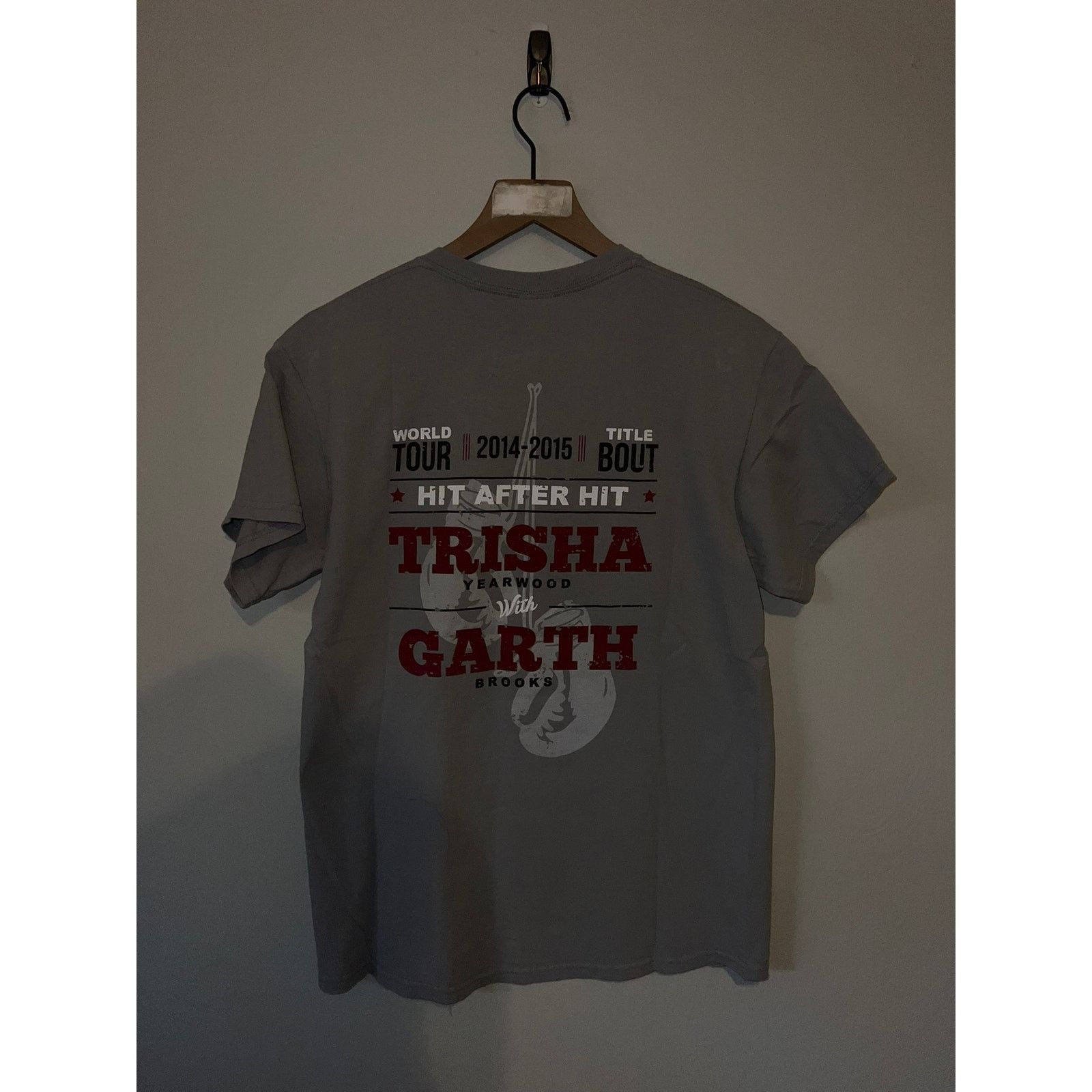 Gildan Vintage Trisha Yearwood Shirt Garth Brooks Tour Tee 2014-15 Size US M / EU 48-50 / 2 - 6 Thumbnail